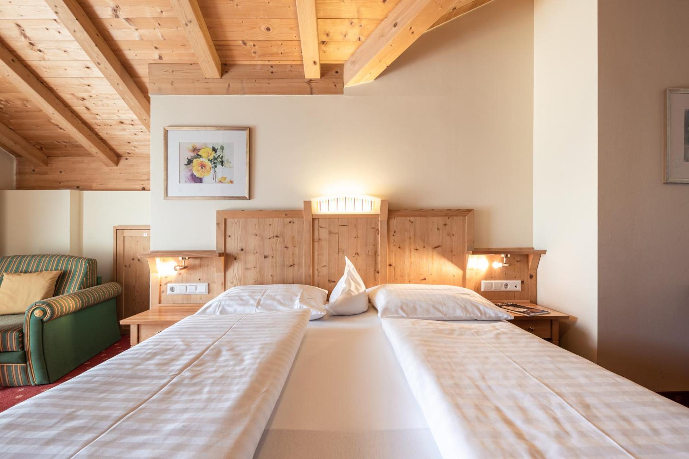 Double Room with Balcony and Mountain View - Photo 4