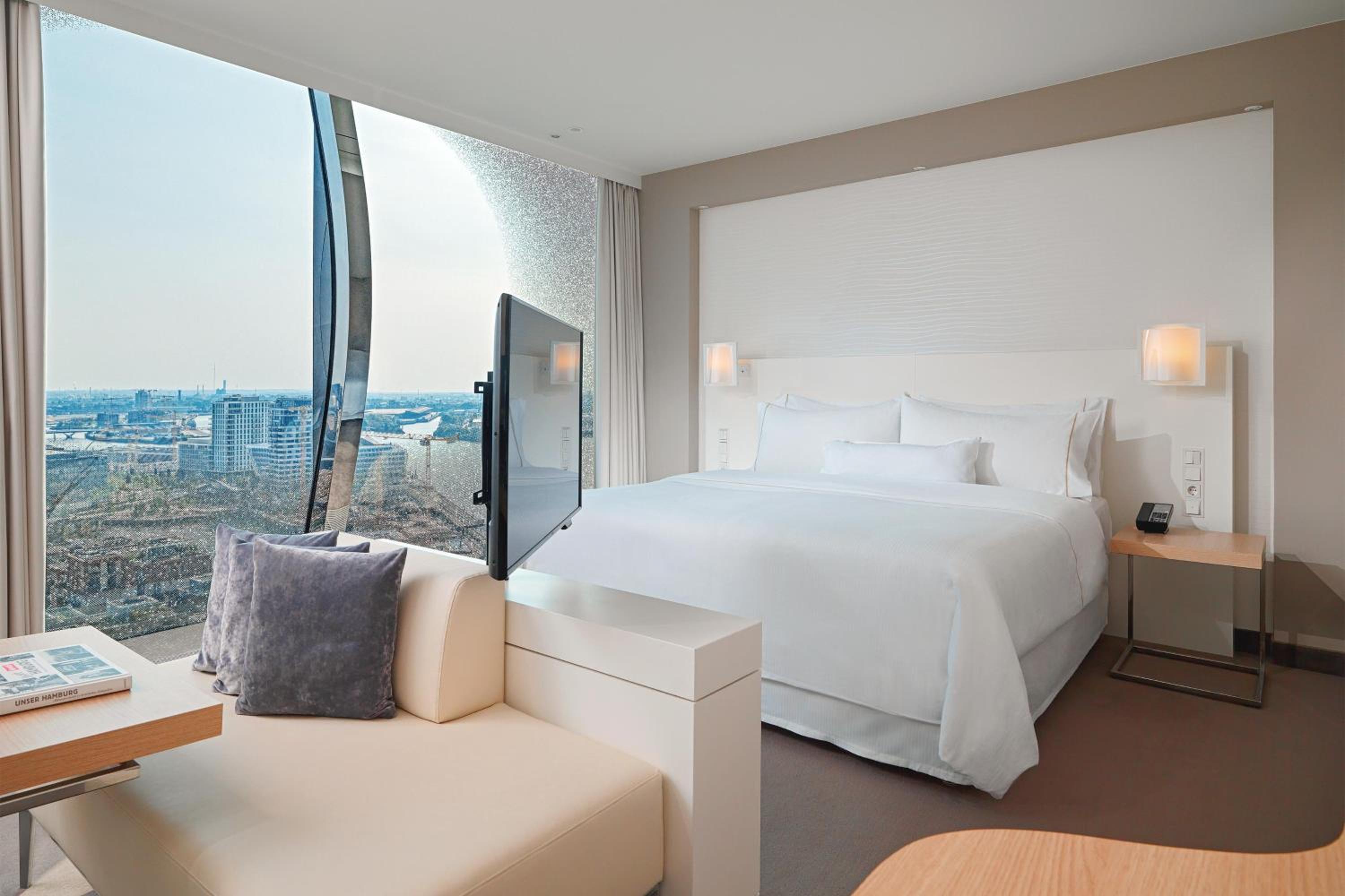Elbphilharmonie Studio, Studio, 1 King, City/Elbe view