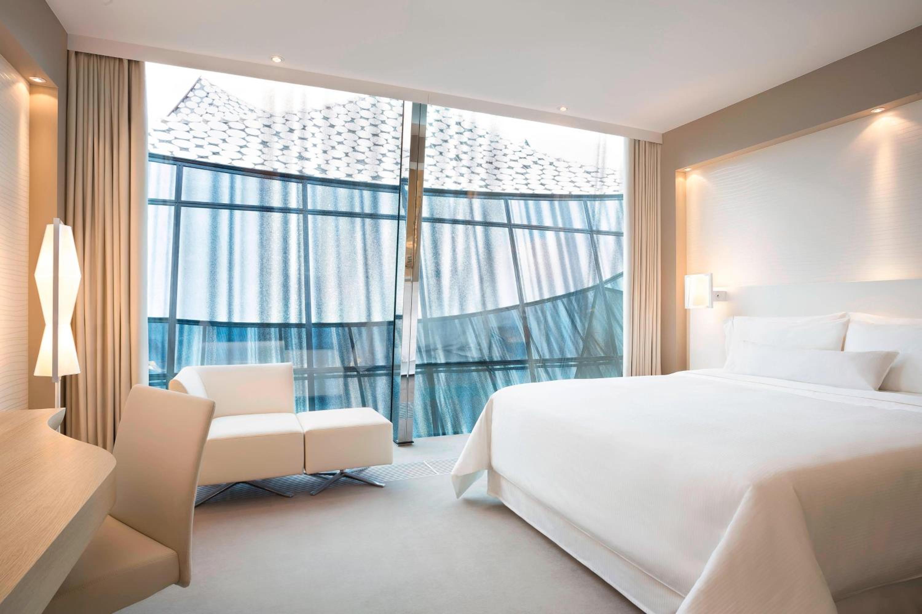 Classic Elbphilharmonie, Guest room, 1 King, Atrium view
