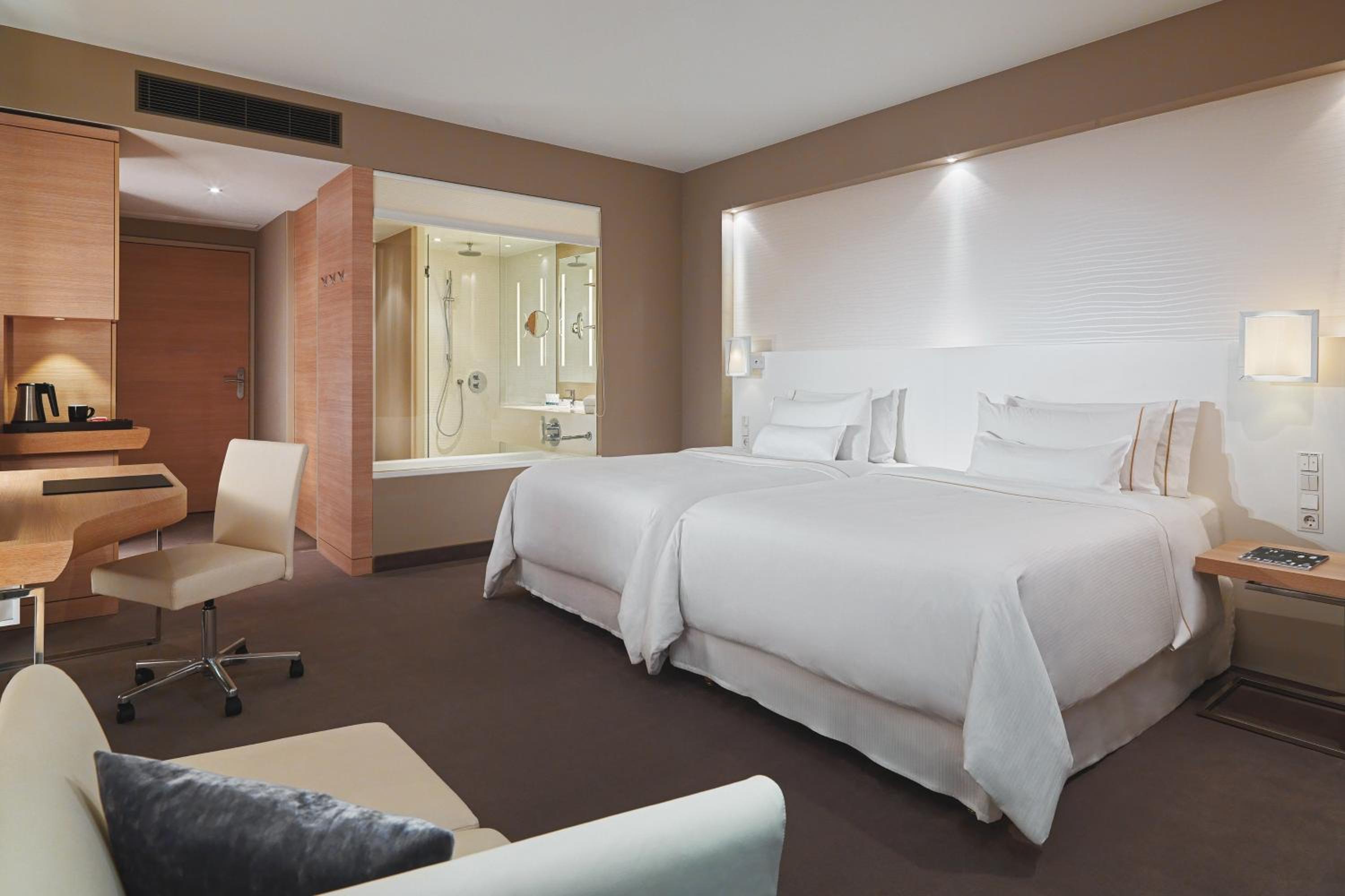 Classic Elbphilharmonie, Guest room, 2 Queen, Atrium view