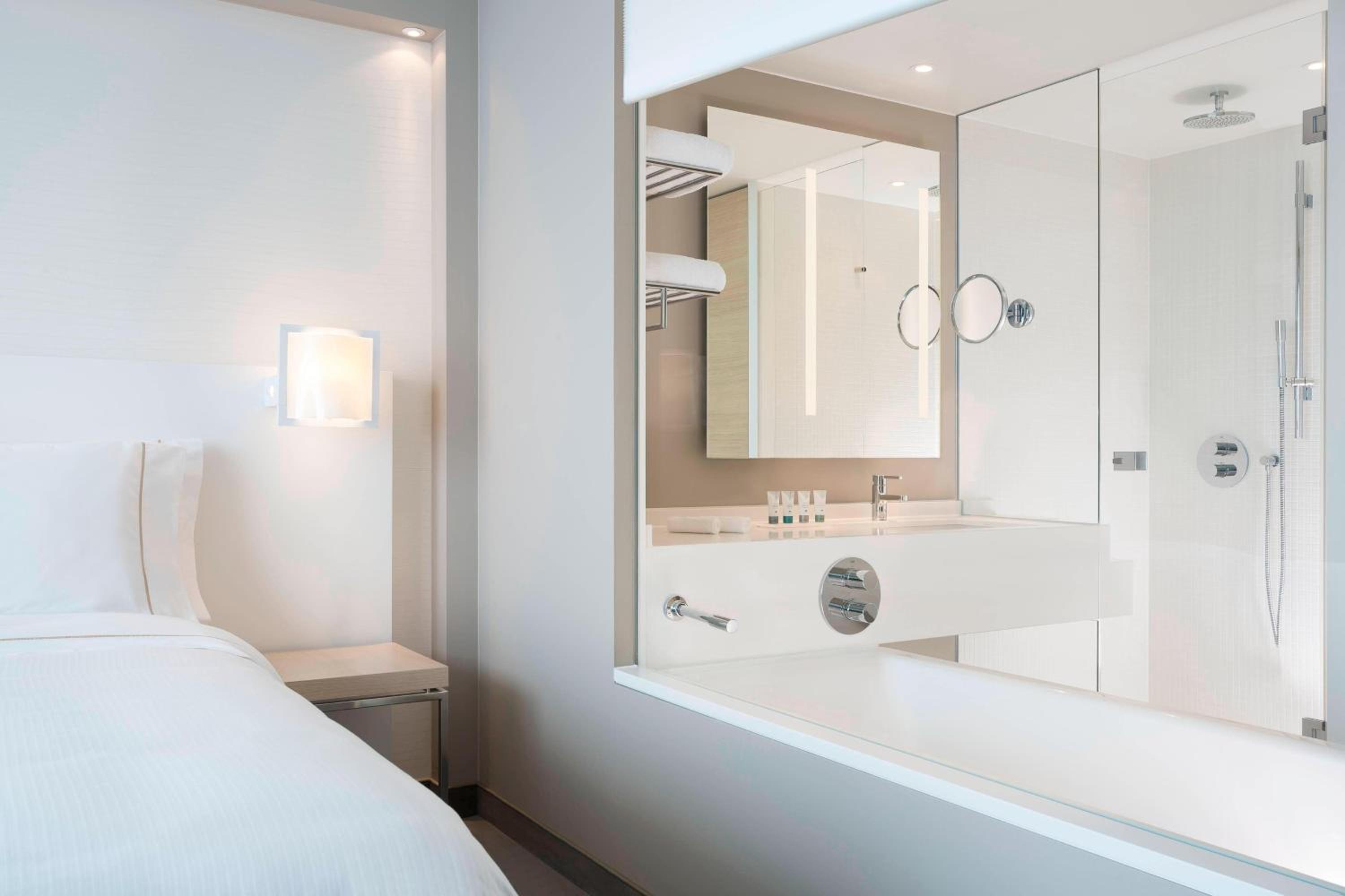 Classic Elbphilharmonie, Guest room, 1 King, Atrium view