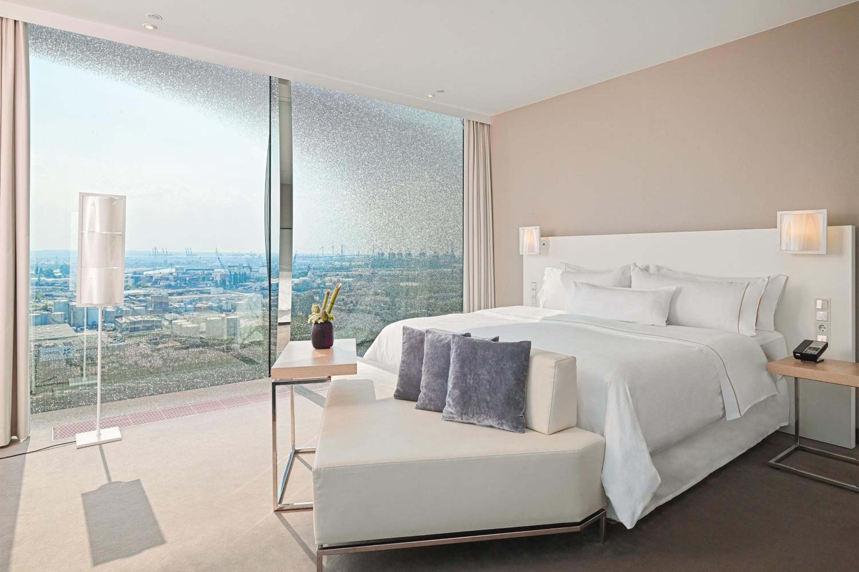 Horizon Suite, Suite, 1 King, City/Elbe view, Skyline view