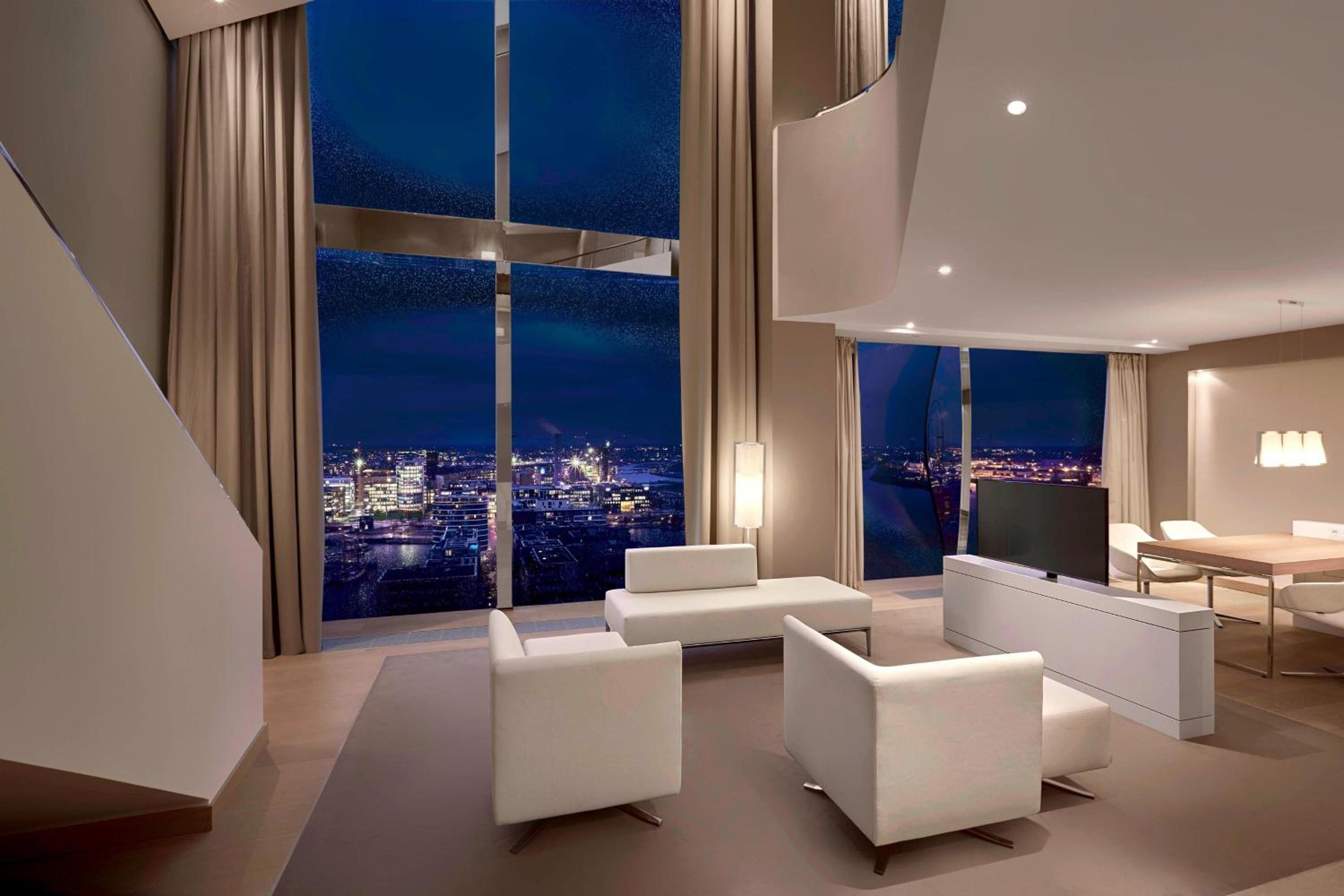 Maisonette Suite, Bi-level Suite, 1 King, City/Elbe view