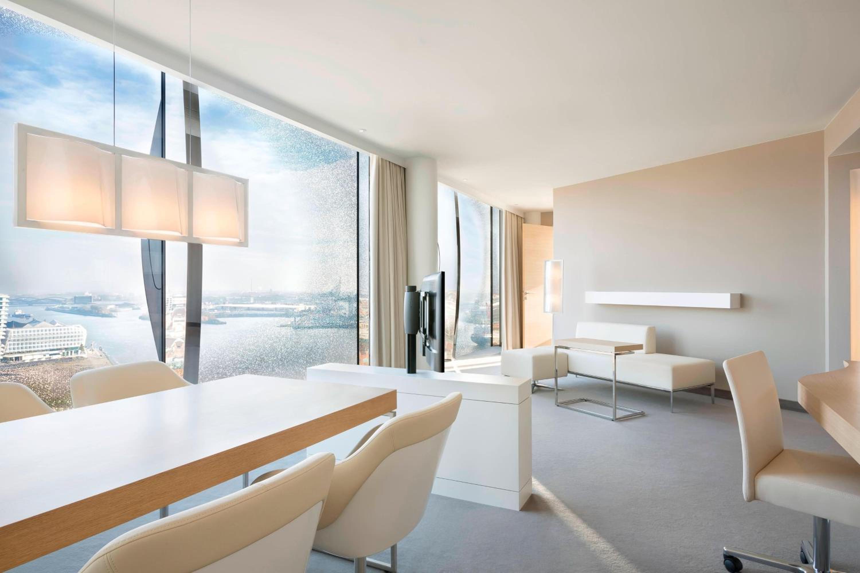 Horizon Suite, Suite, 1 King, City/Elbe view, Skyline view