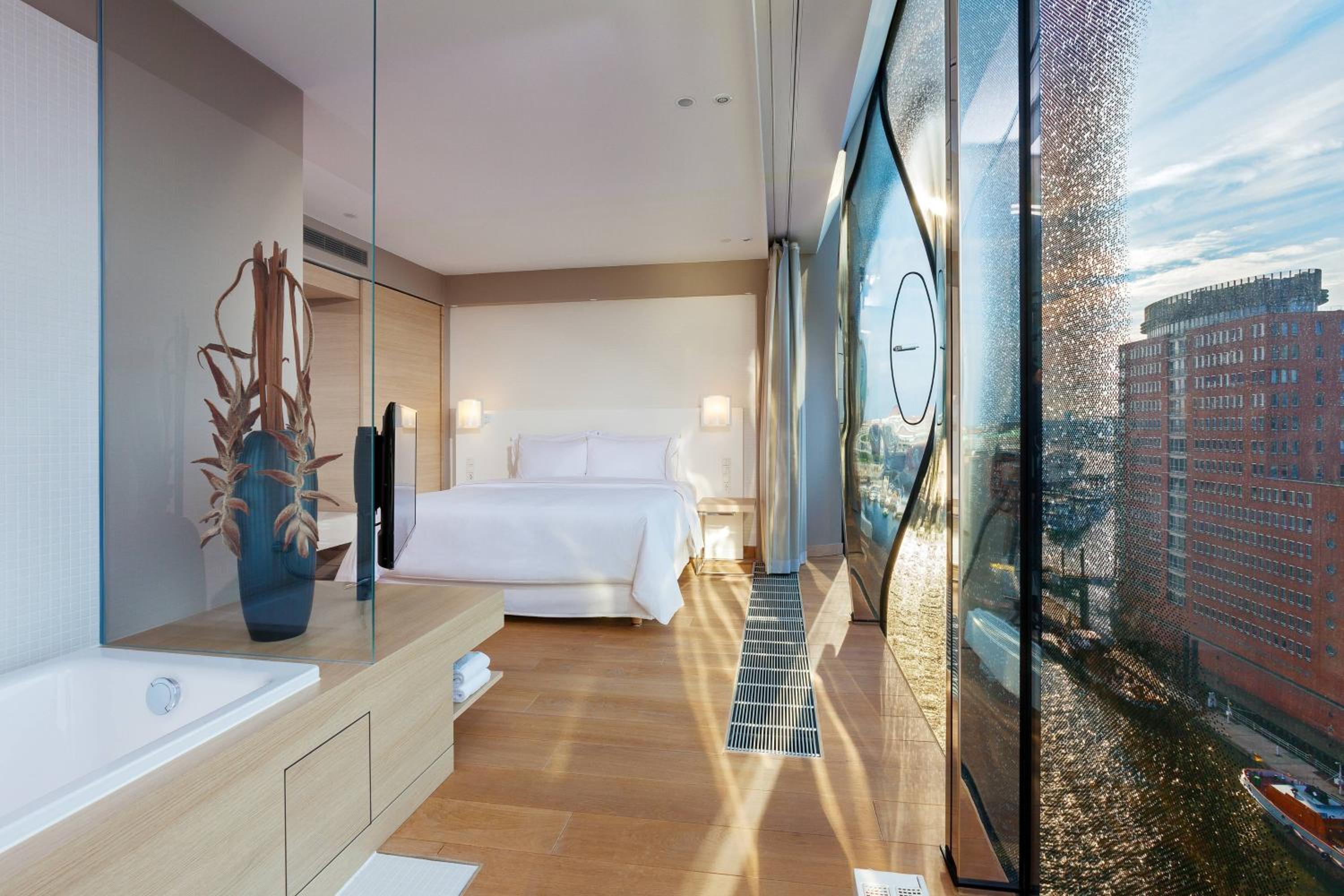 Elbphilharmonie Suite, Suite, 1 King, City/Elbe view