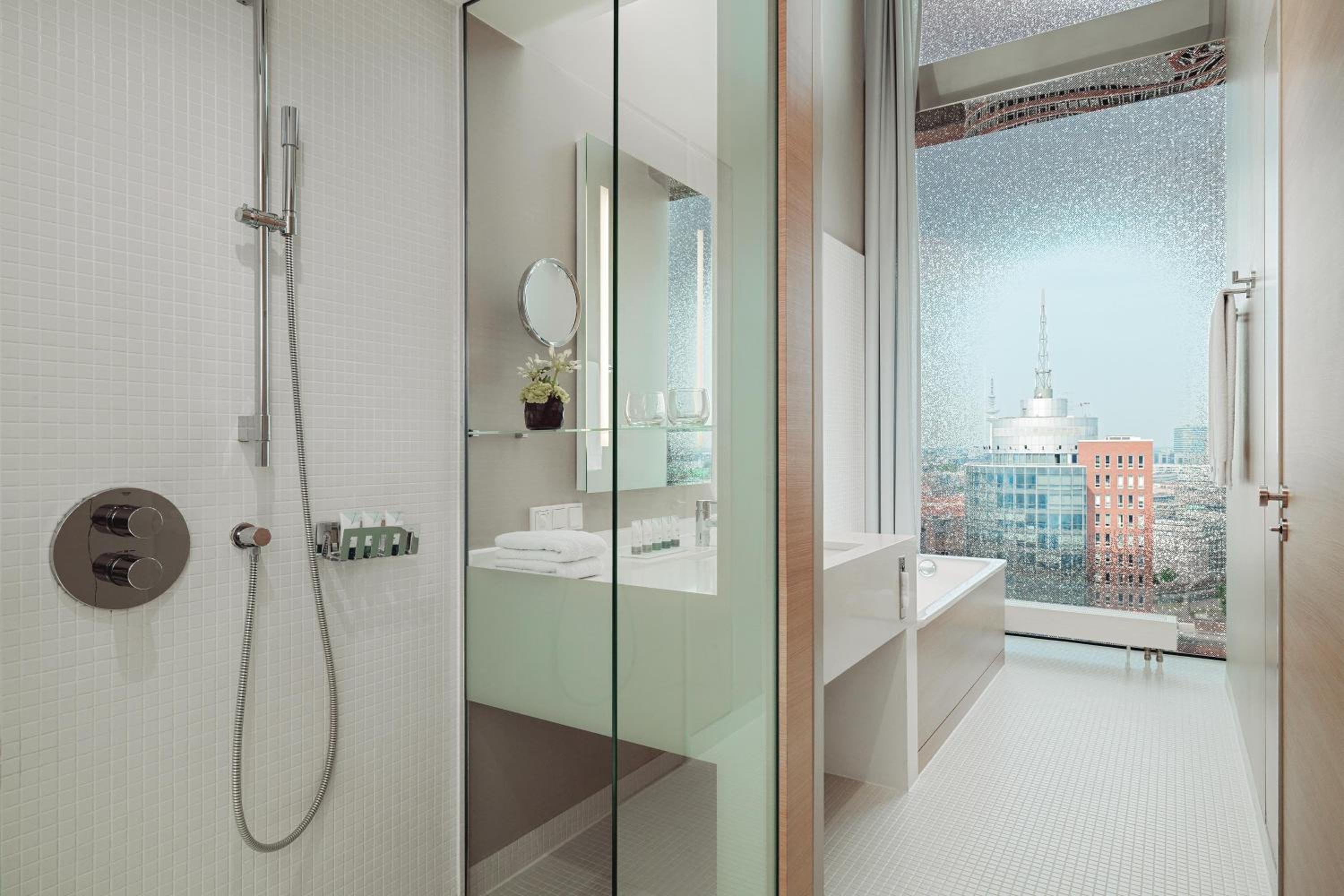 Junior Horizon King Suite with City View