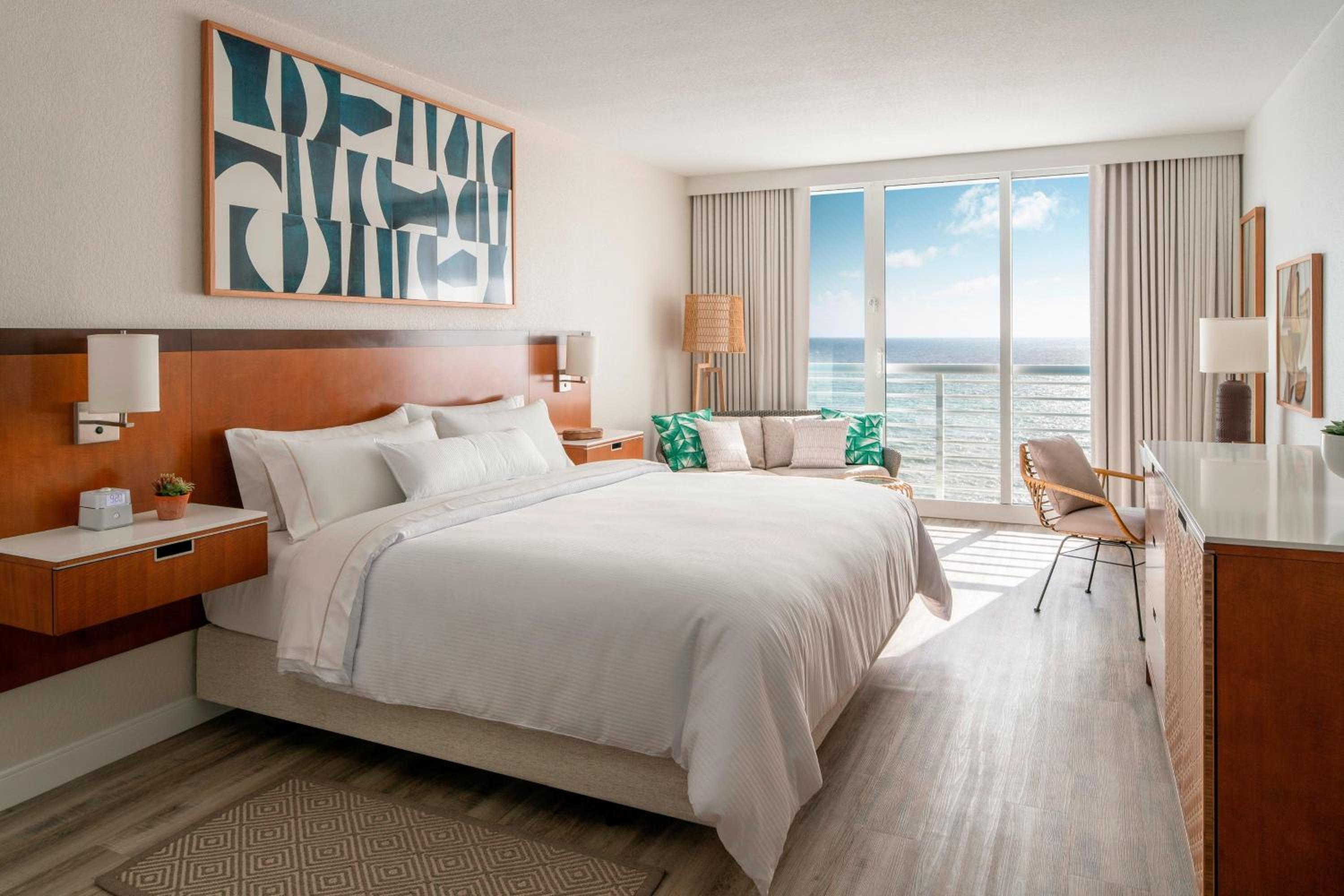 Guest room, 1 King, Oceanfront - Photo 1