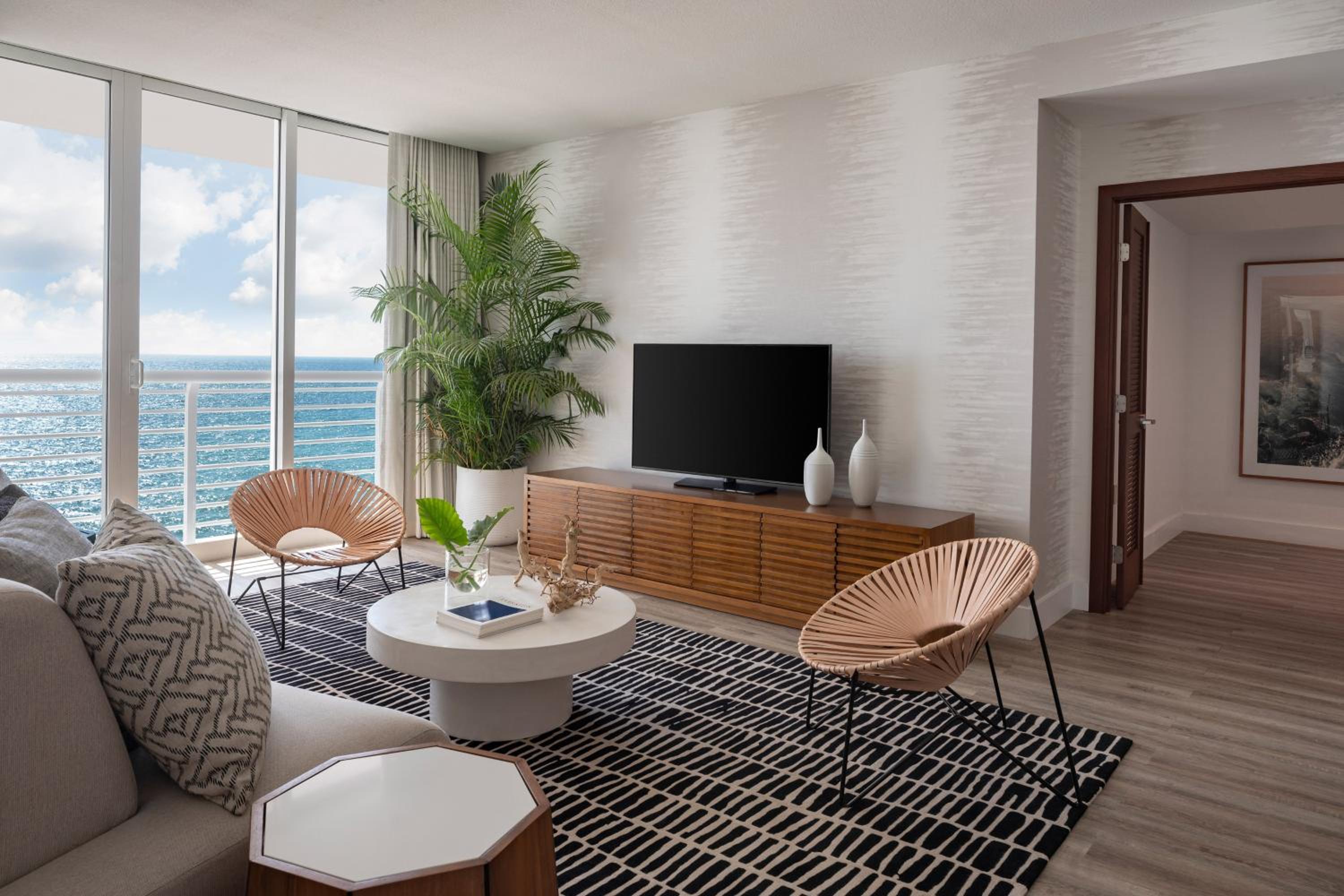Presidential Suite, 1 King, Ocean view, Corner room