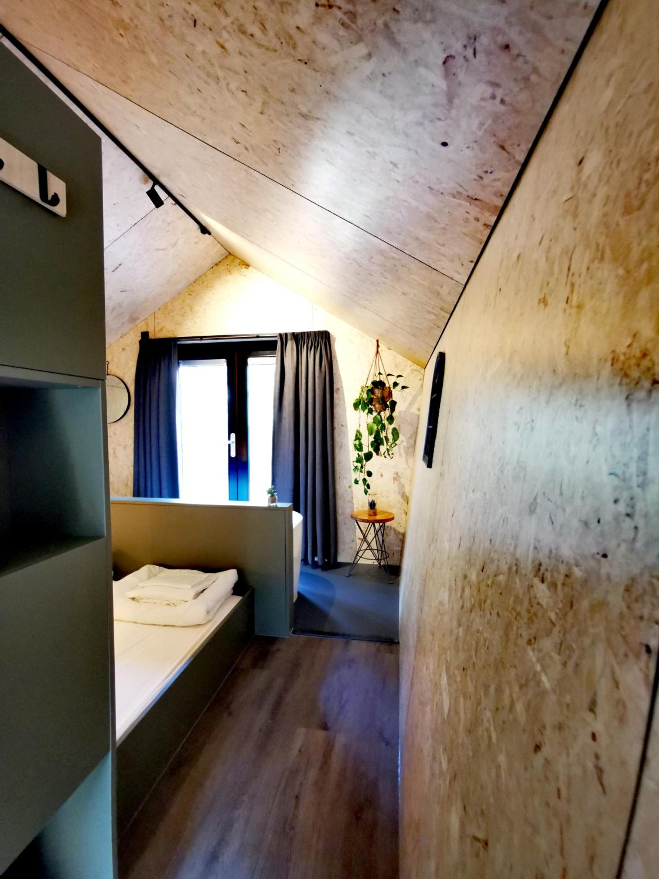 Small Two-Bedroom House with Bath Tub - Photo 8