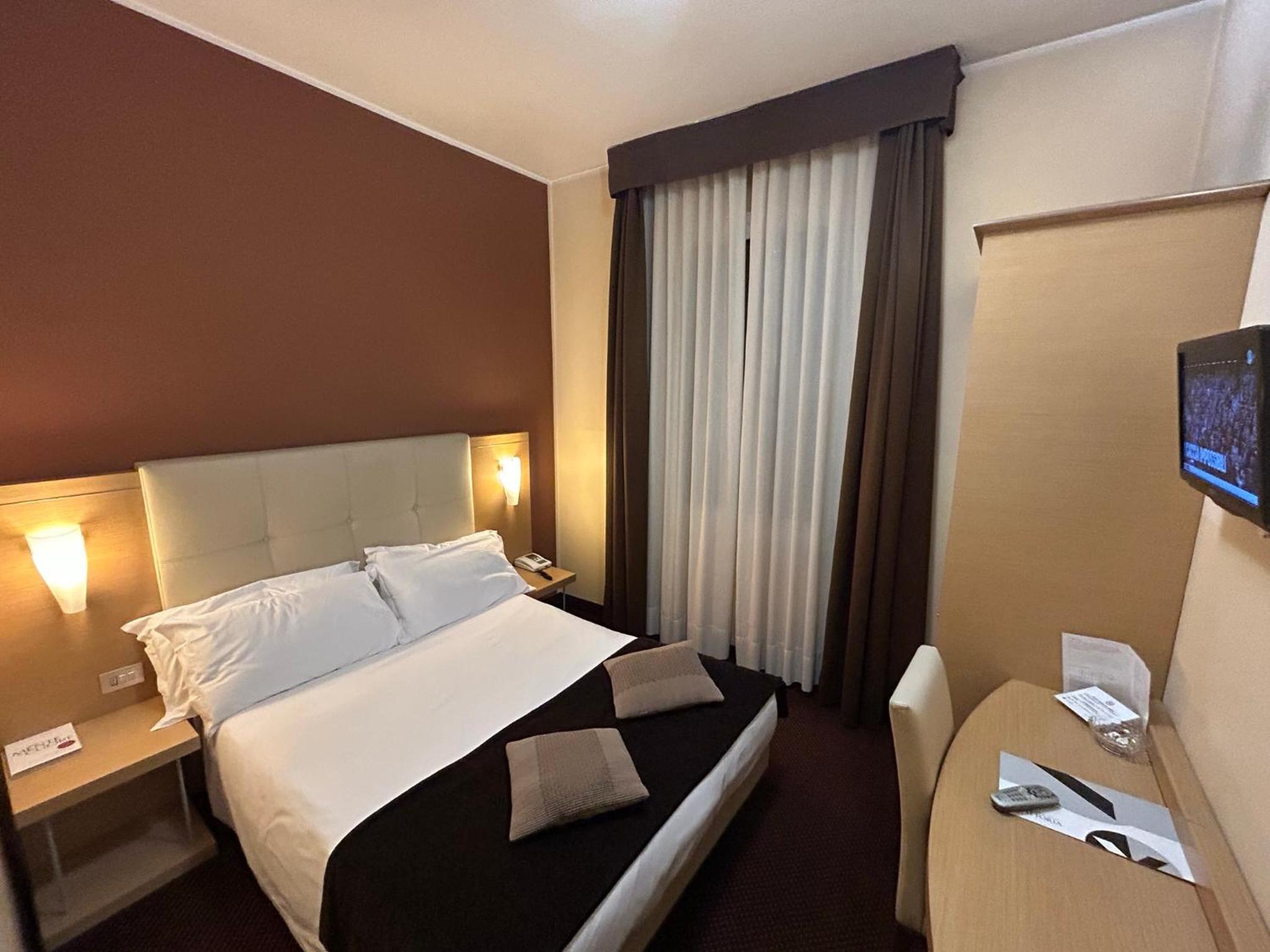 Small Double Room - Photo 3