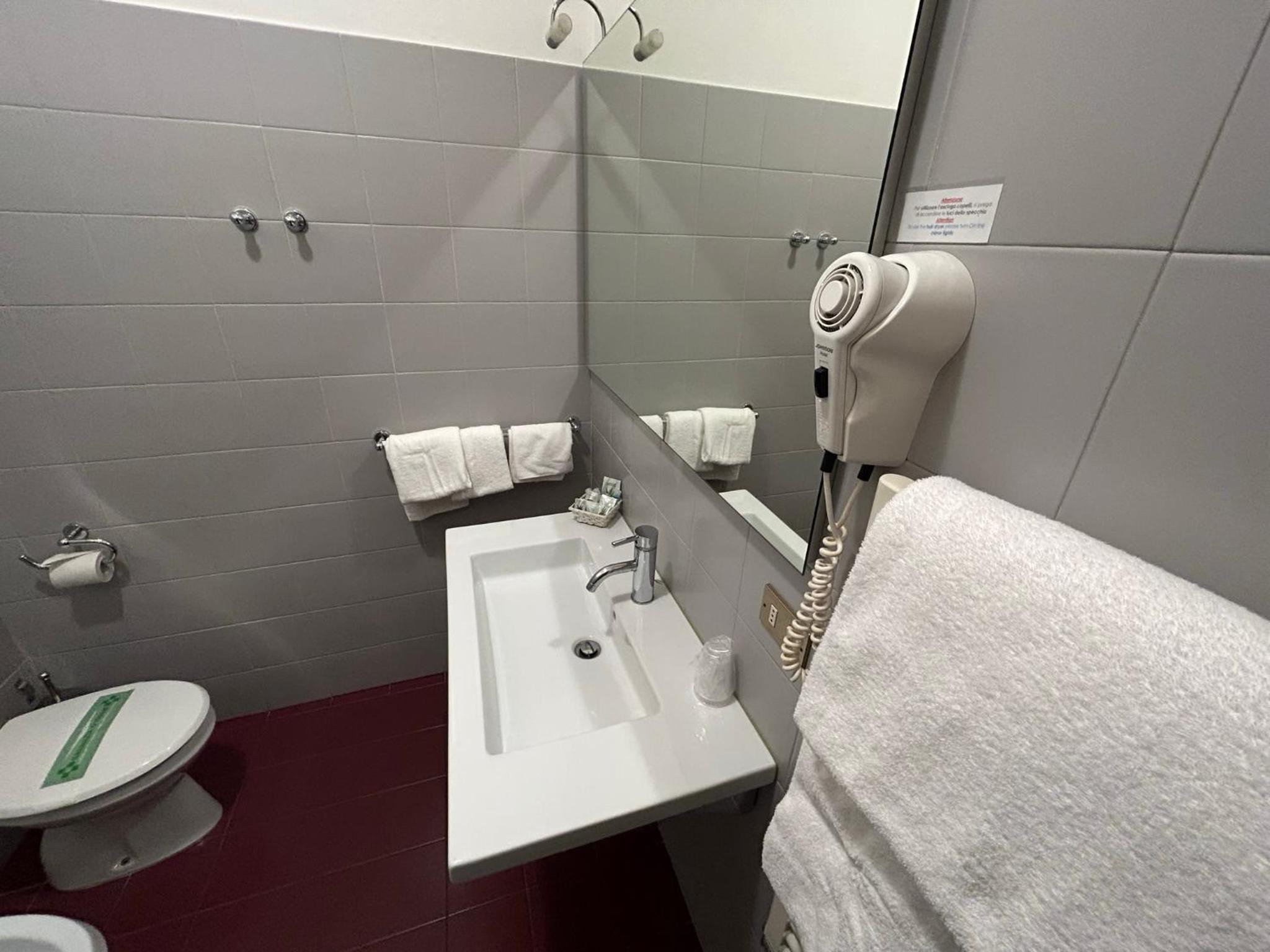 Small Double Room - Photo 4