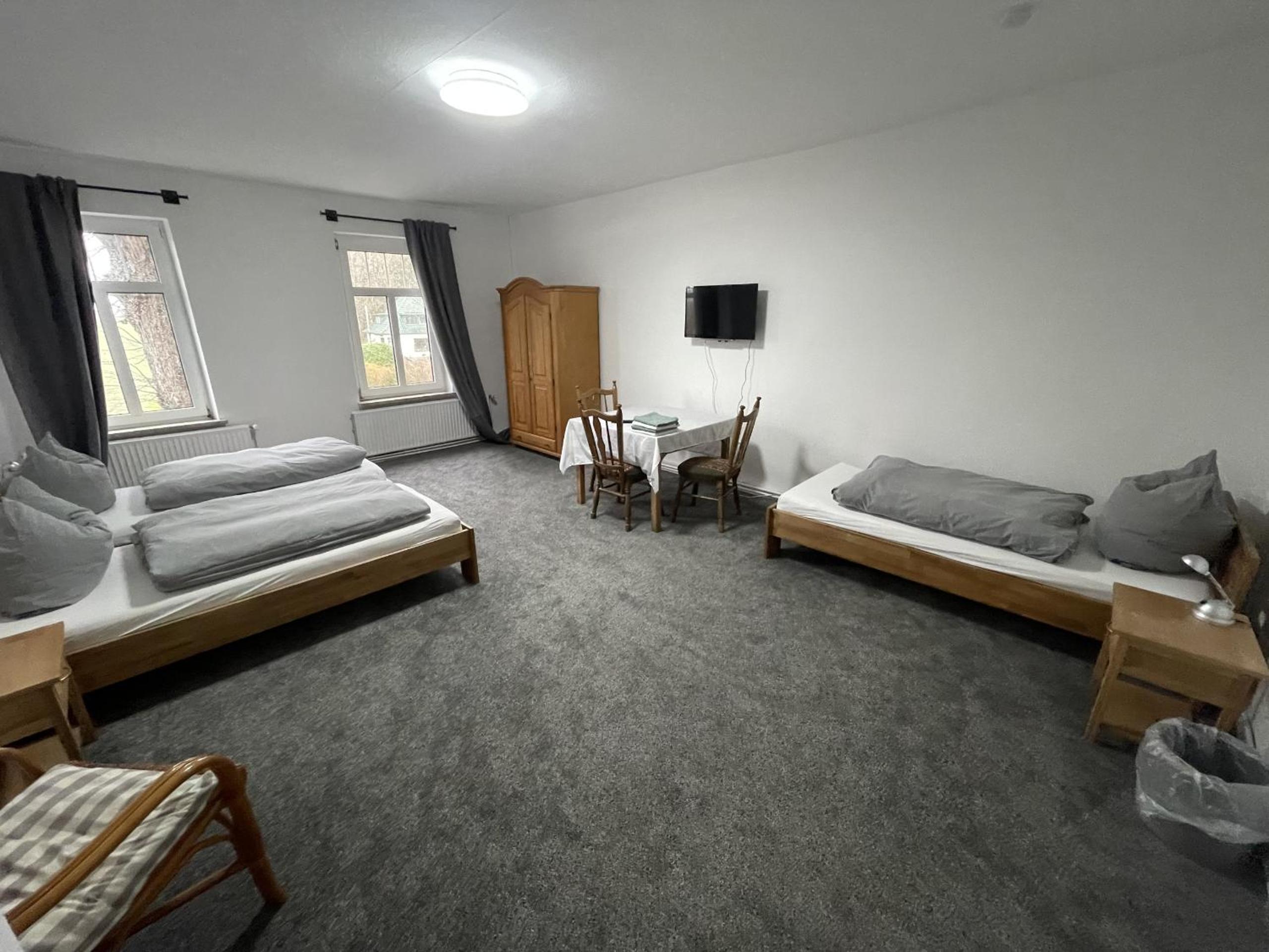 Basic Triple Room photo 1