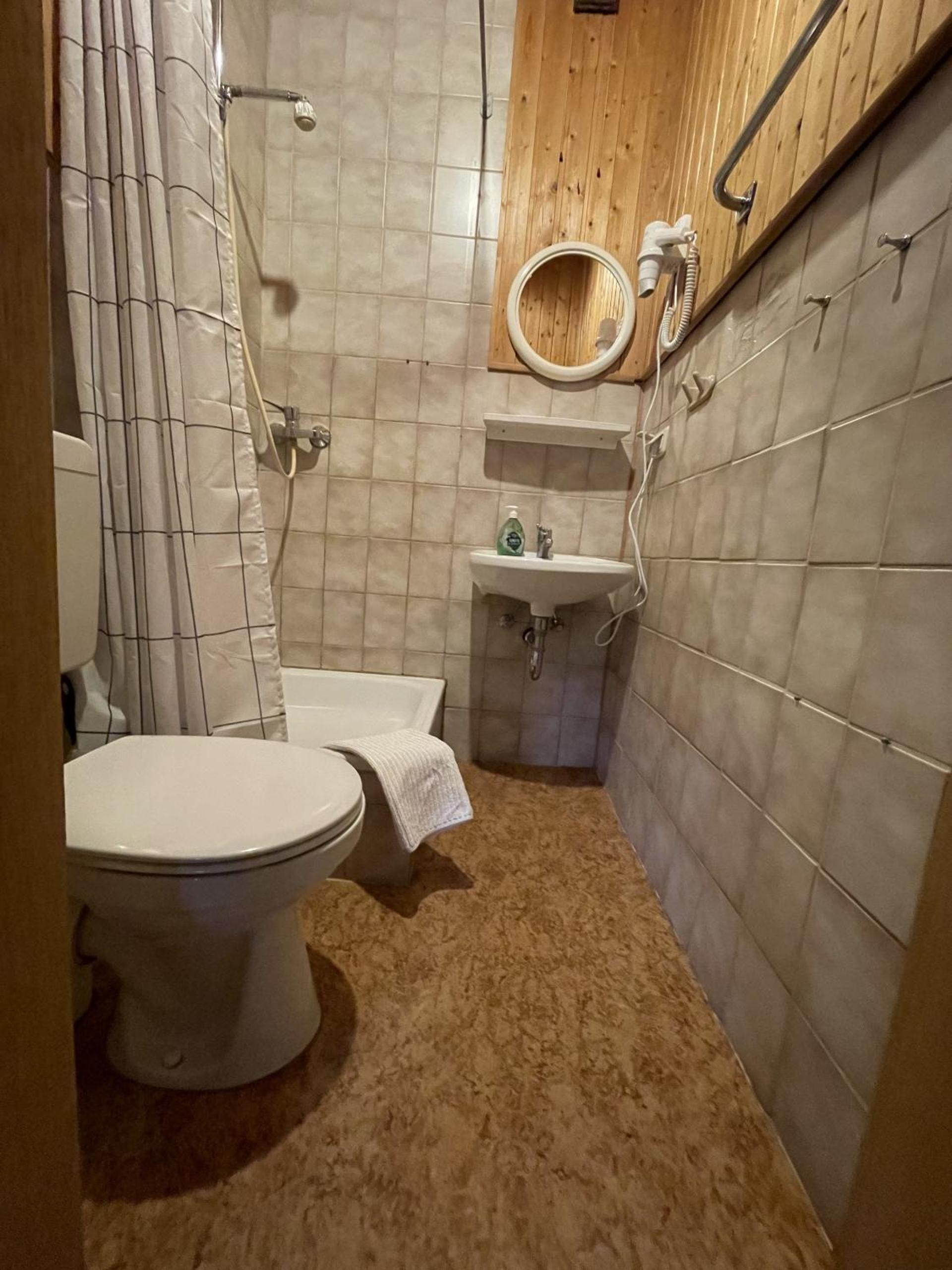 Basic Triple Room photo 2