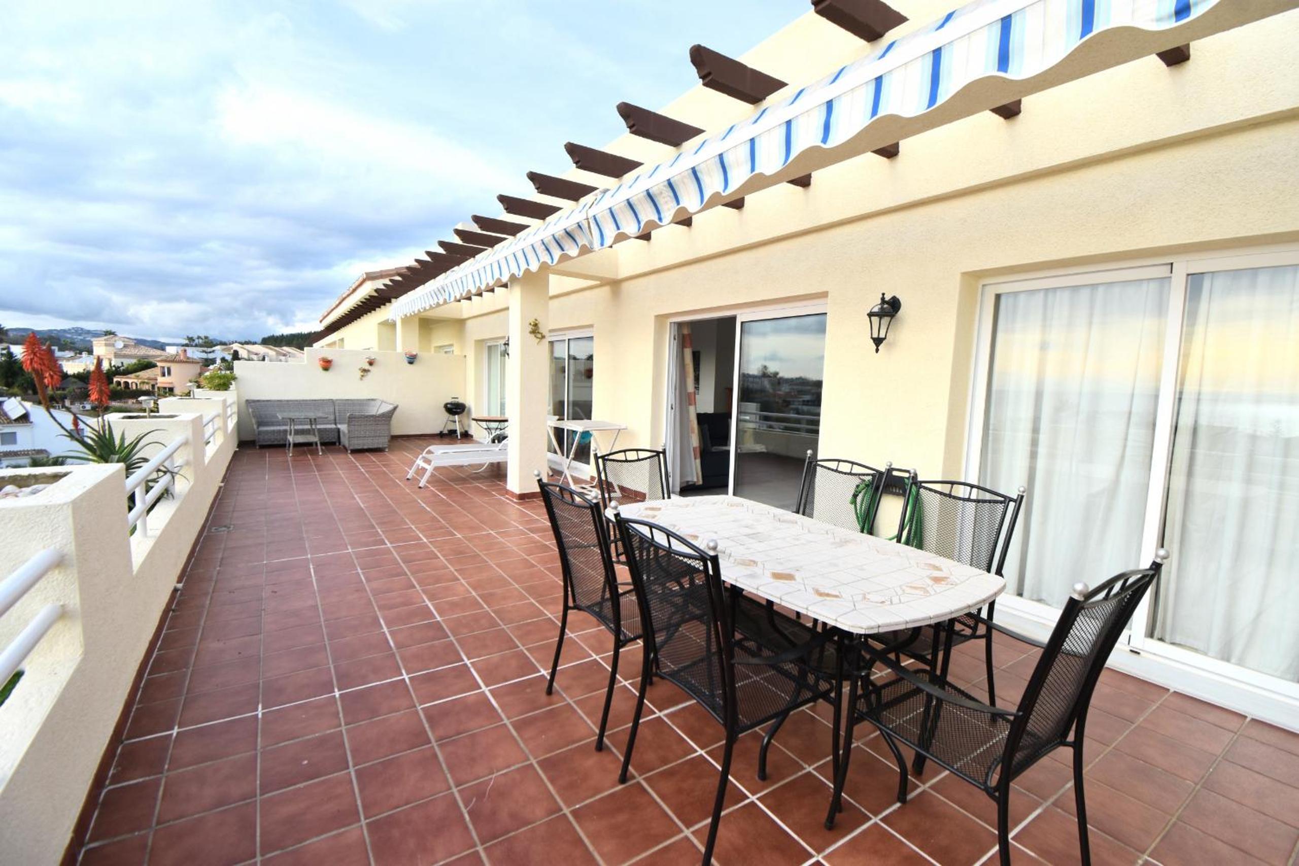 Apartment with Balcony photo 2
