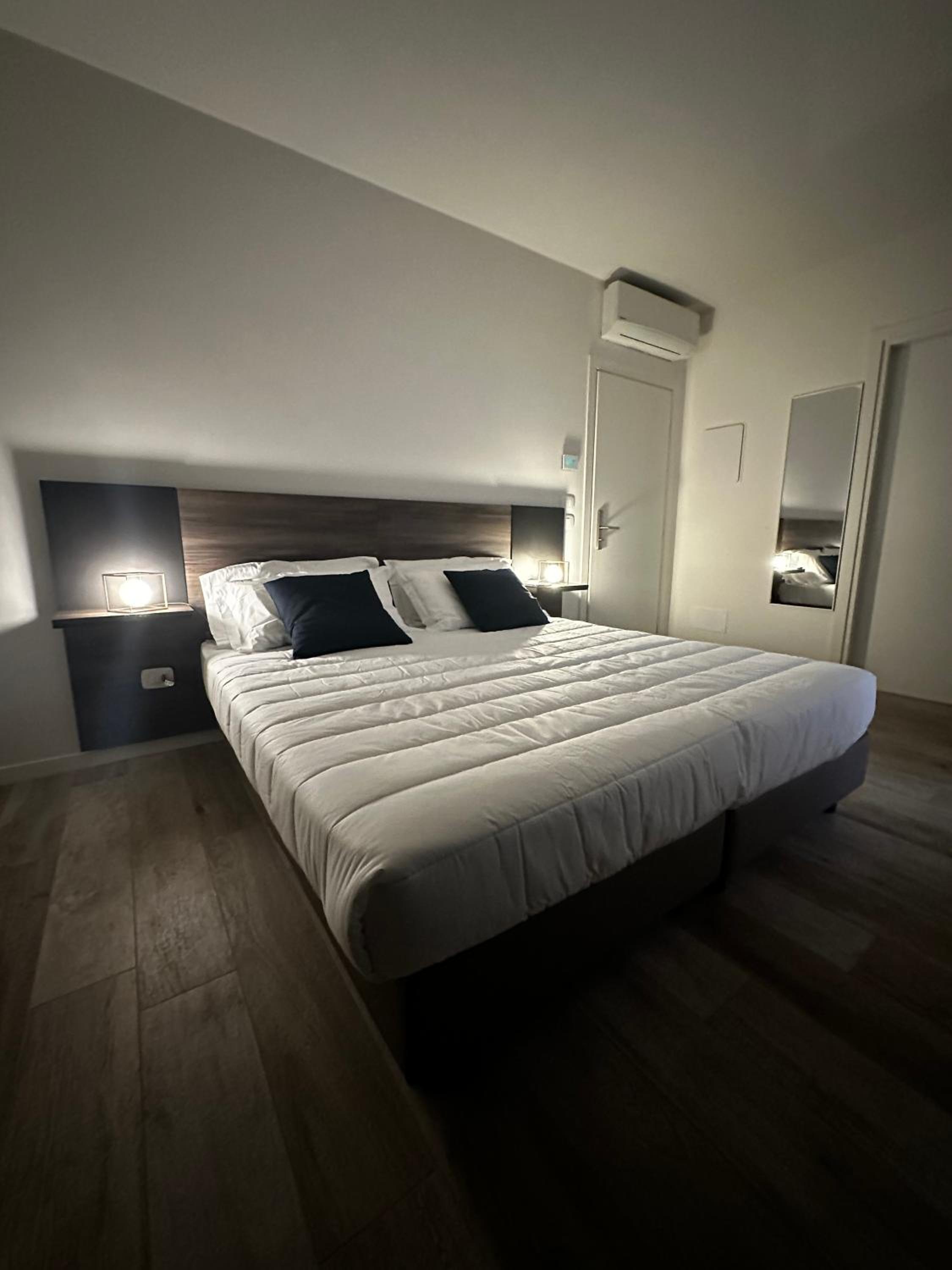 Large Double Room photo 1