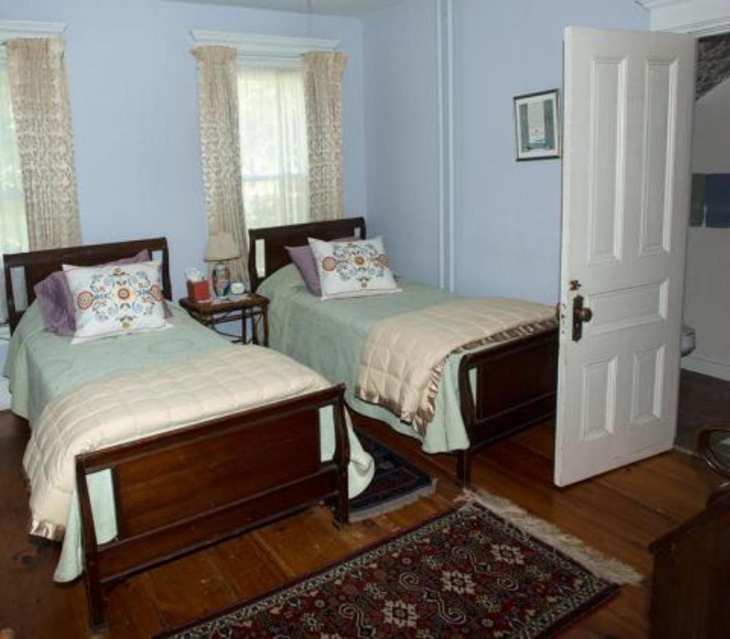 Twin Room - Photo 1