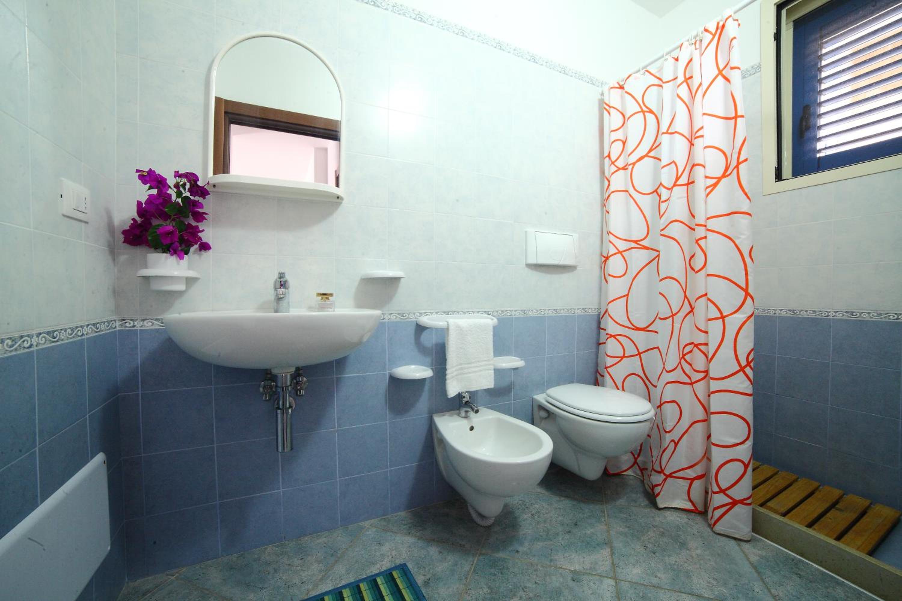 Apollo Two-Bedroom Apartment (6 Adults) - Second Floor