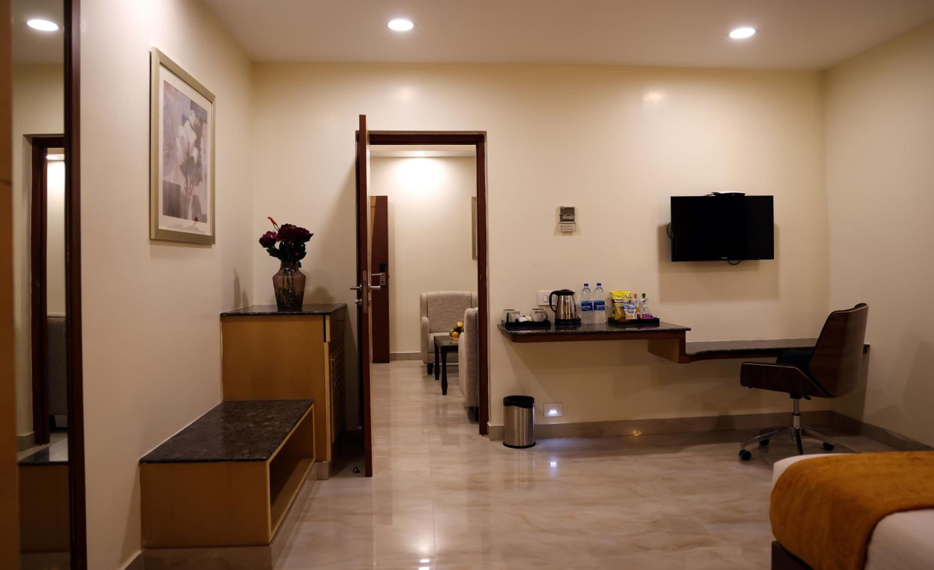 Suite - Photo 8