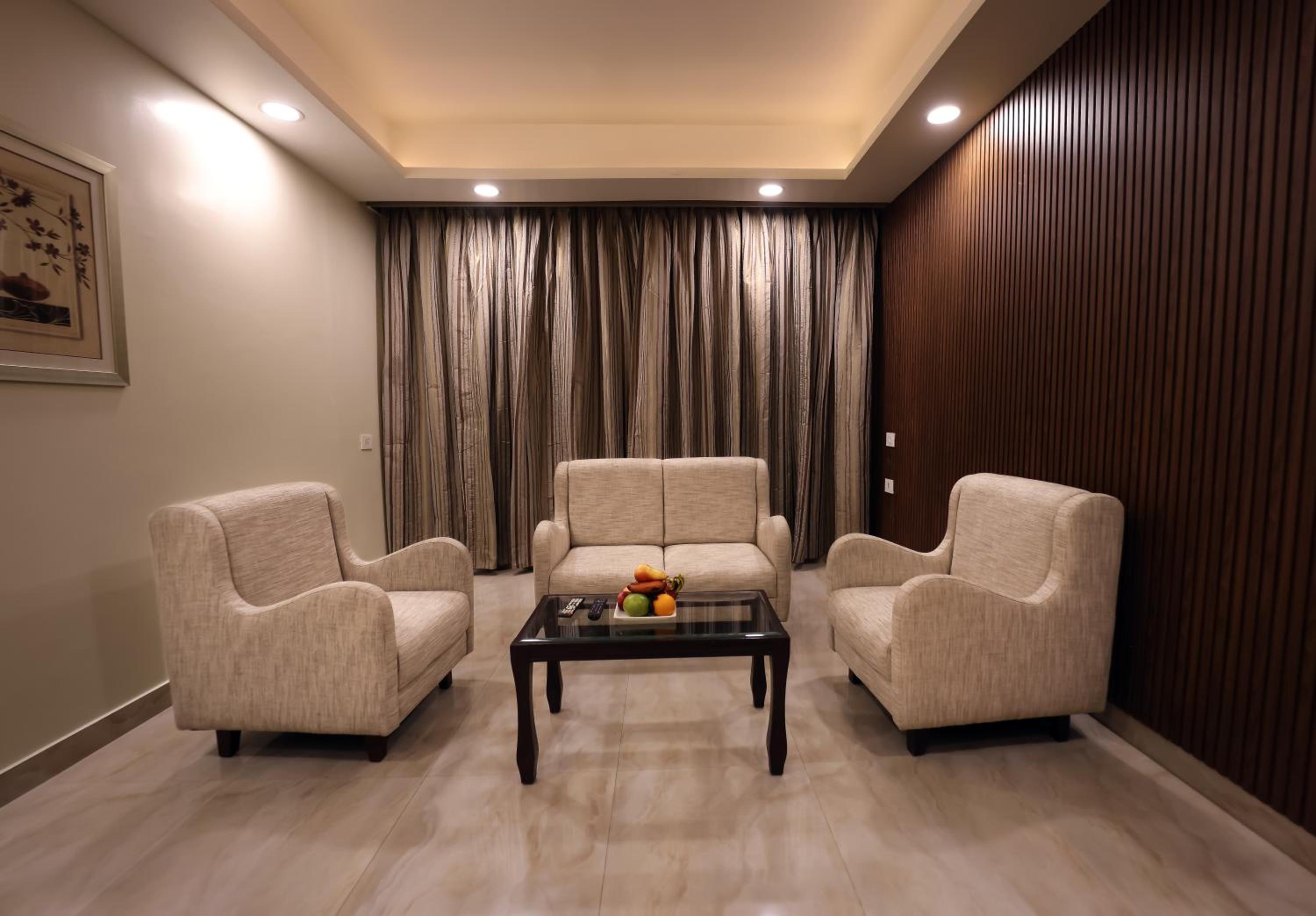 Suite - Photo 10