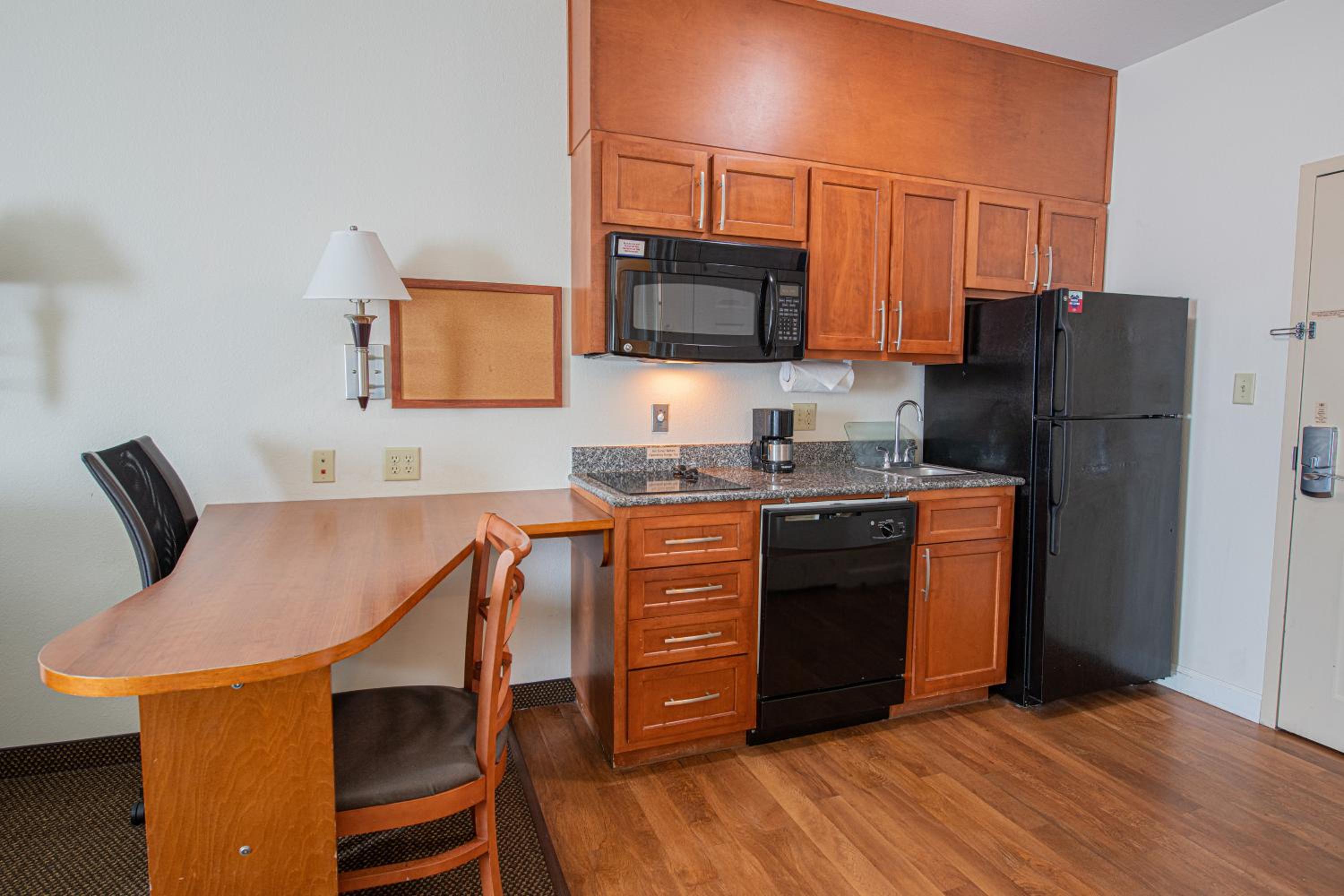 Standard Suite - Photo 3