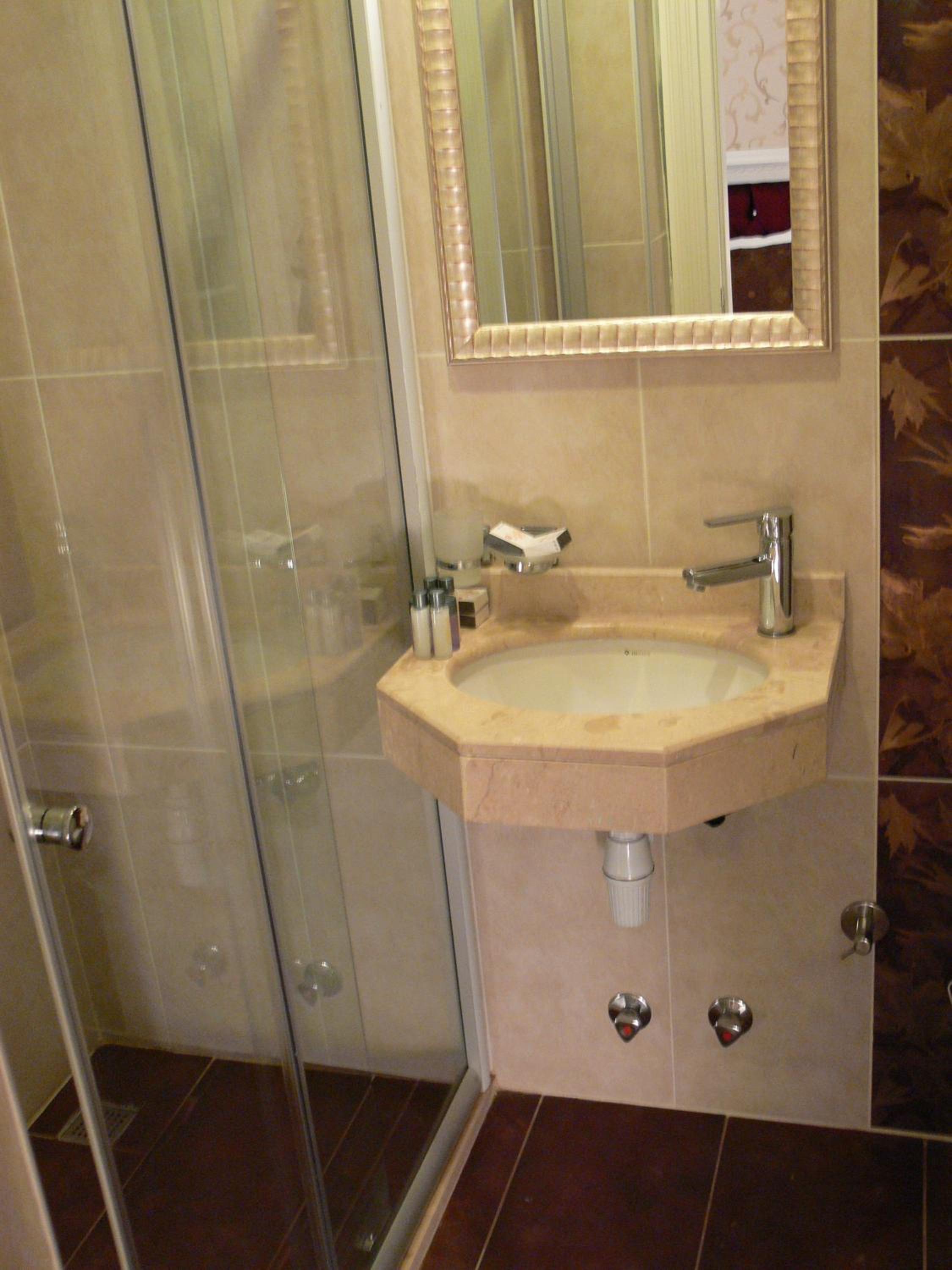 Budget Double Room photo 3