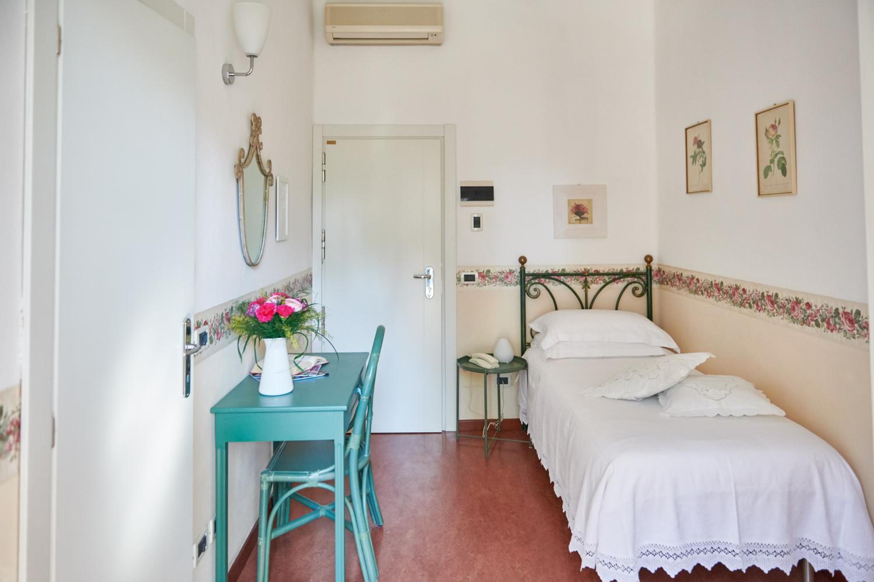 Single Room with Garden View photo 1