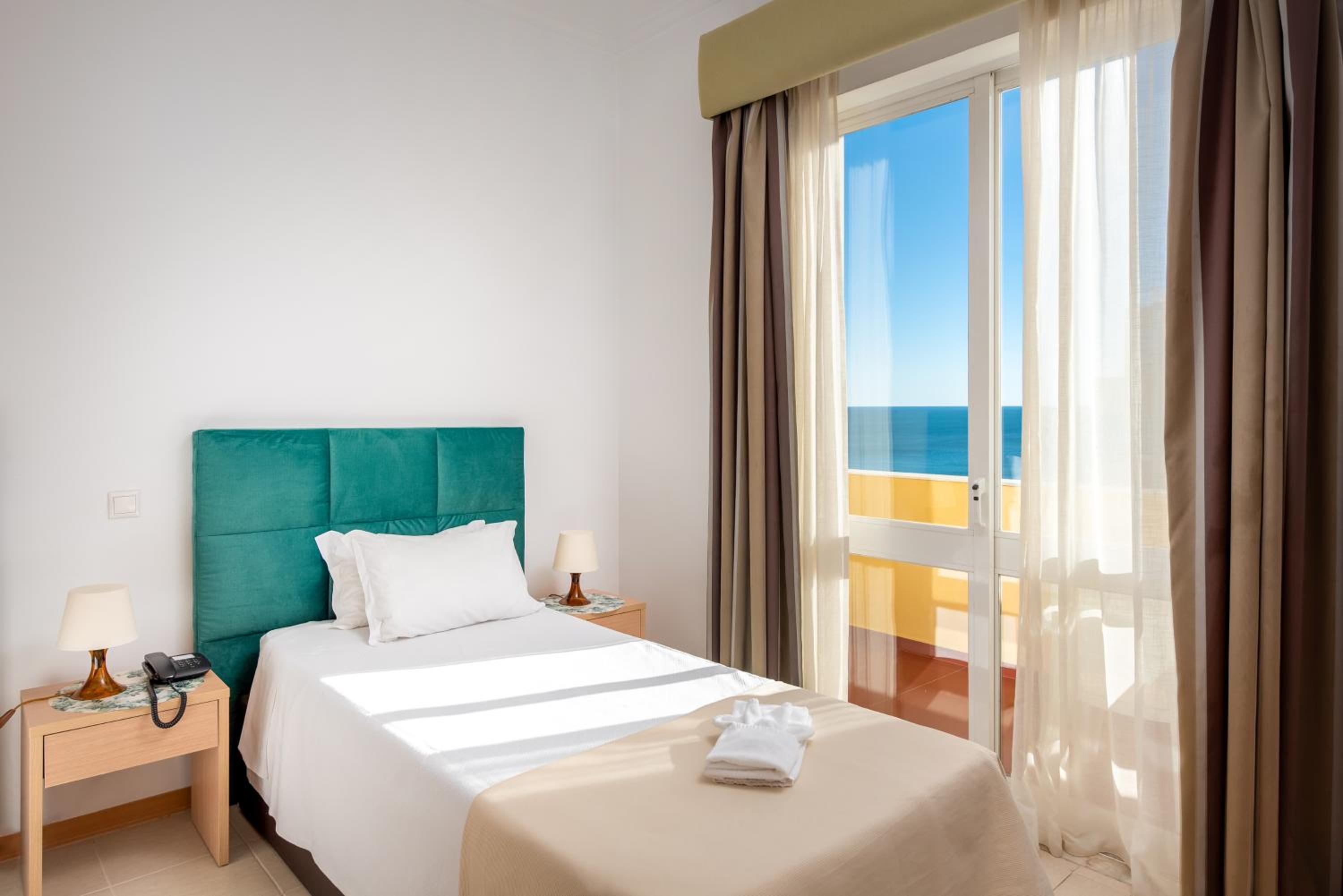 Family Room with Balcony and Sea View photo 2