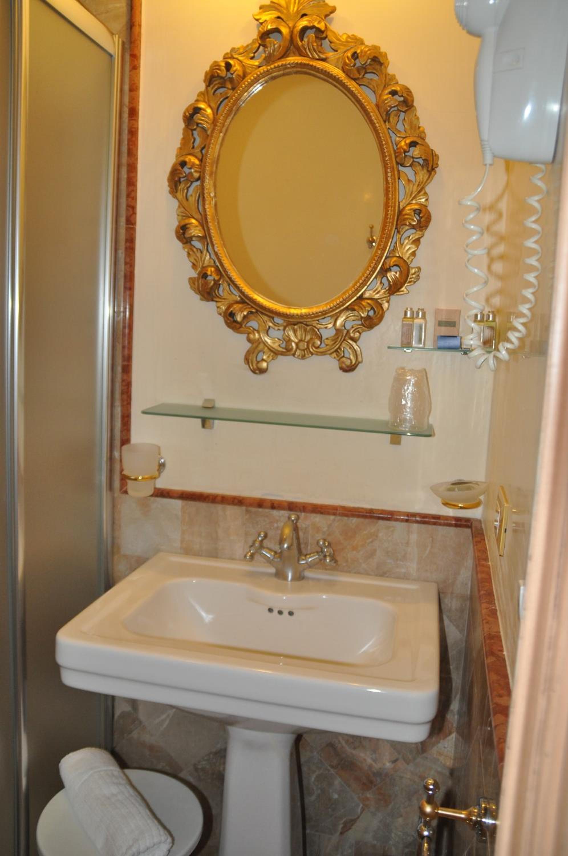 Suite - Photo 5