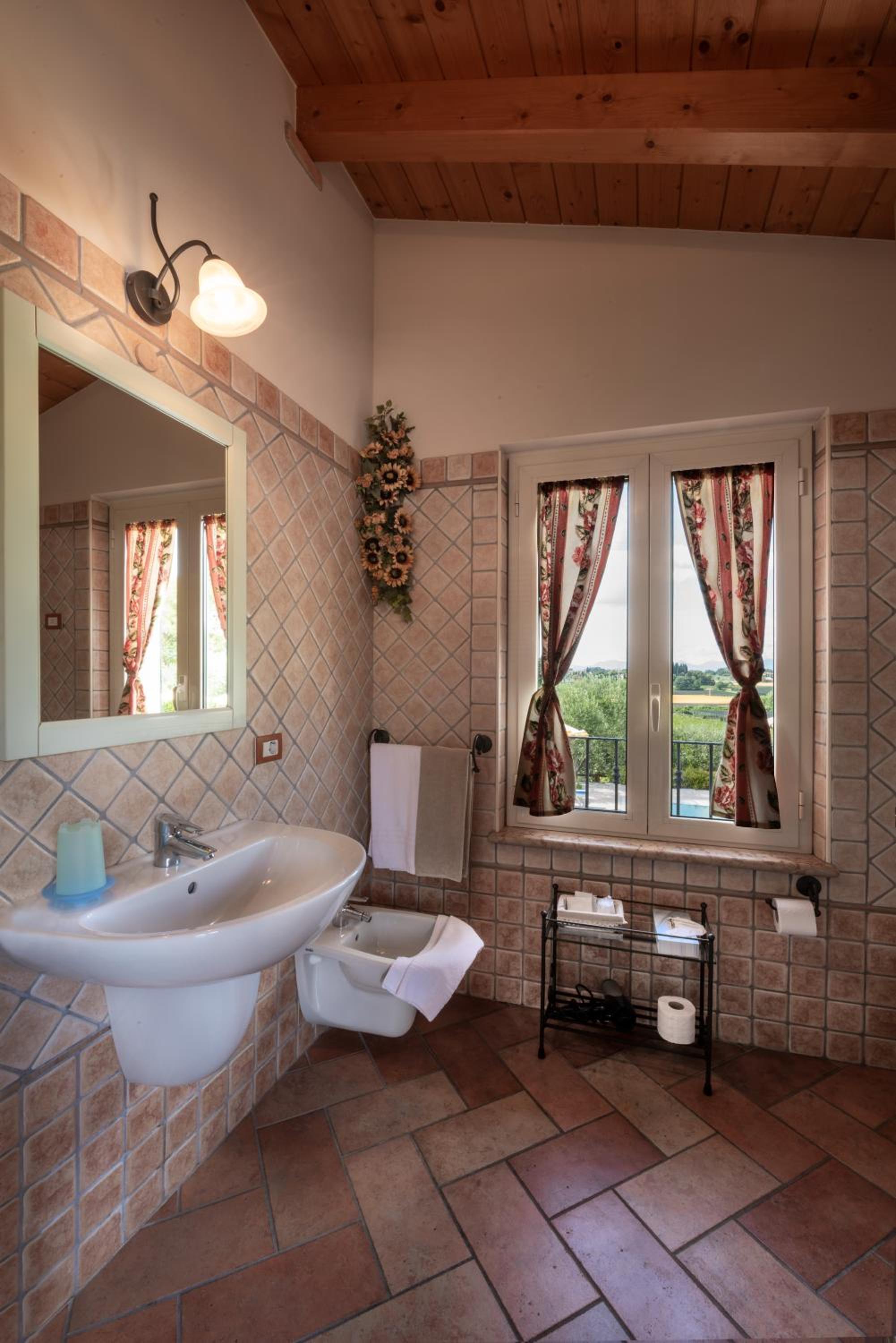 Double or Twin Room - Photo 8