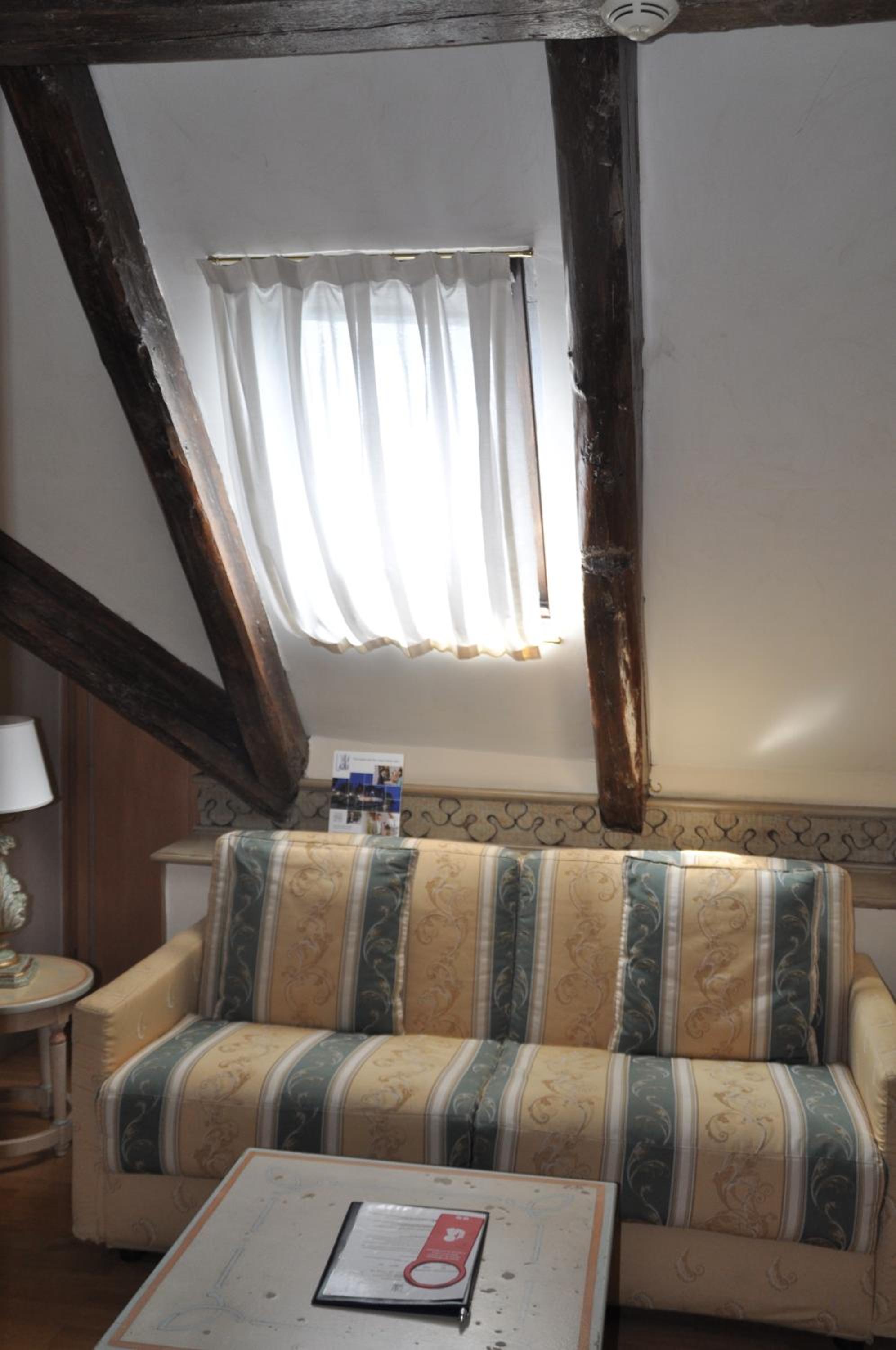 Suite with Balcony and Lagoon View - Photo 4