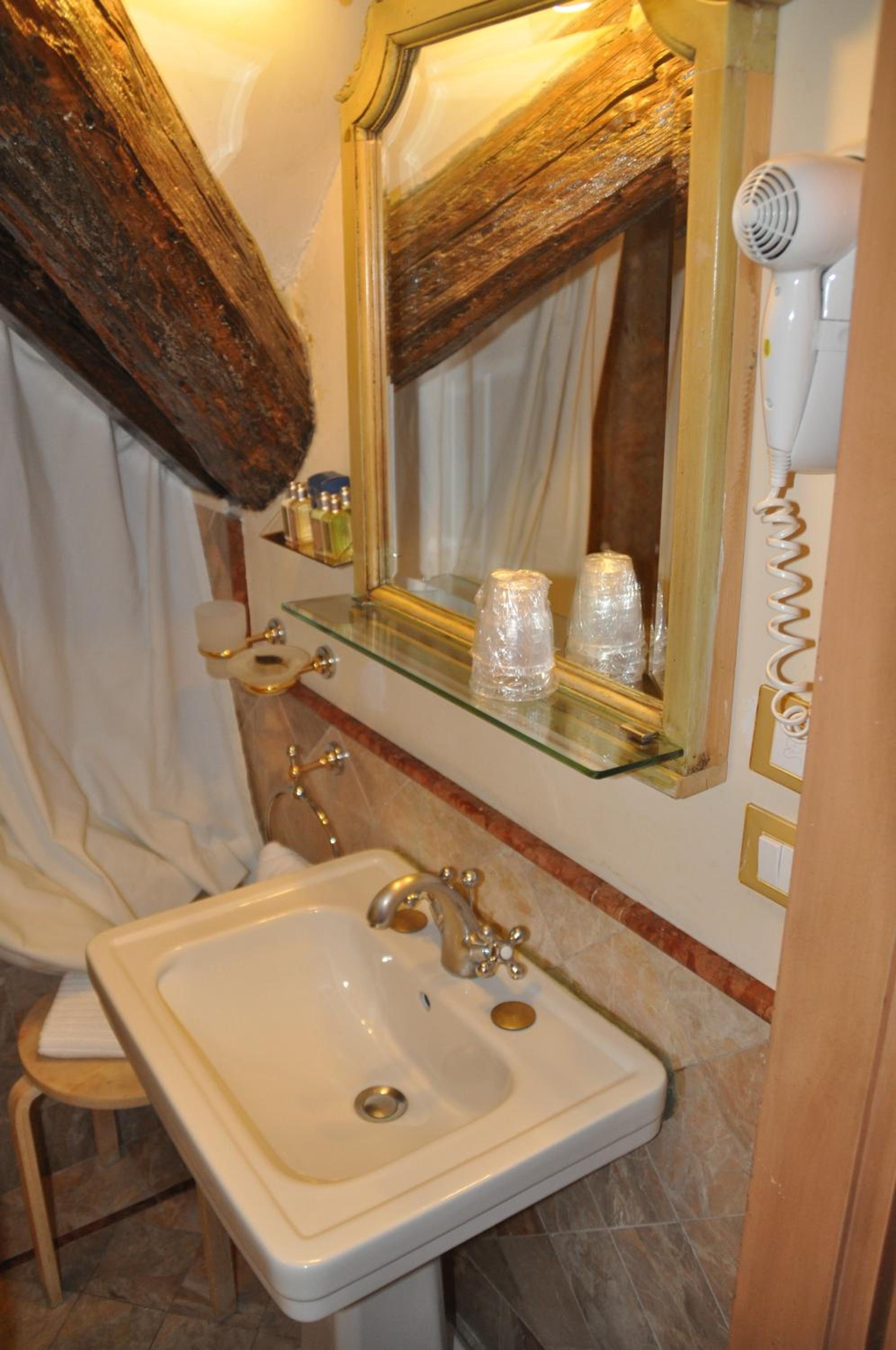 Suite with Lagoon View - Photo 7