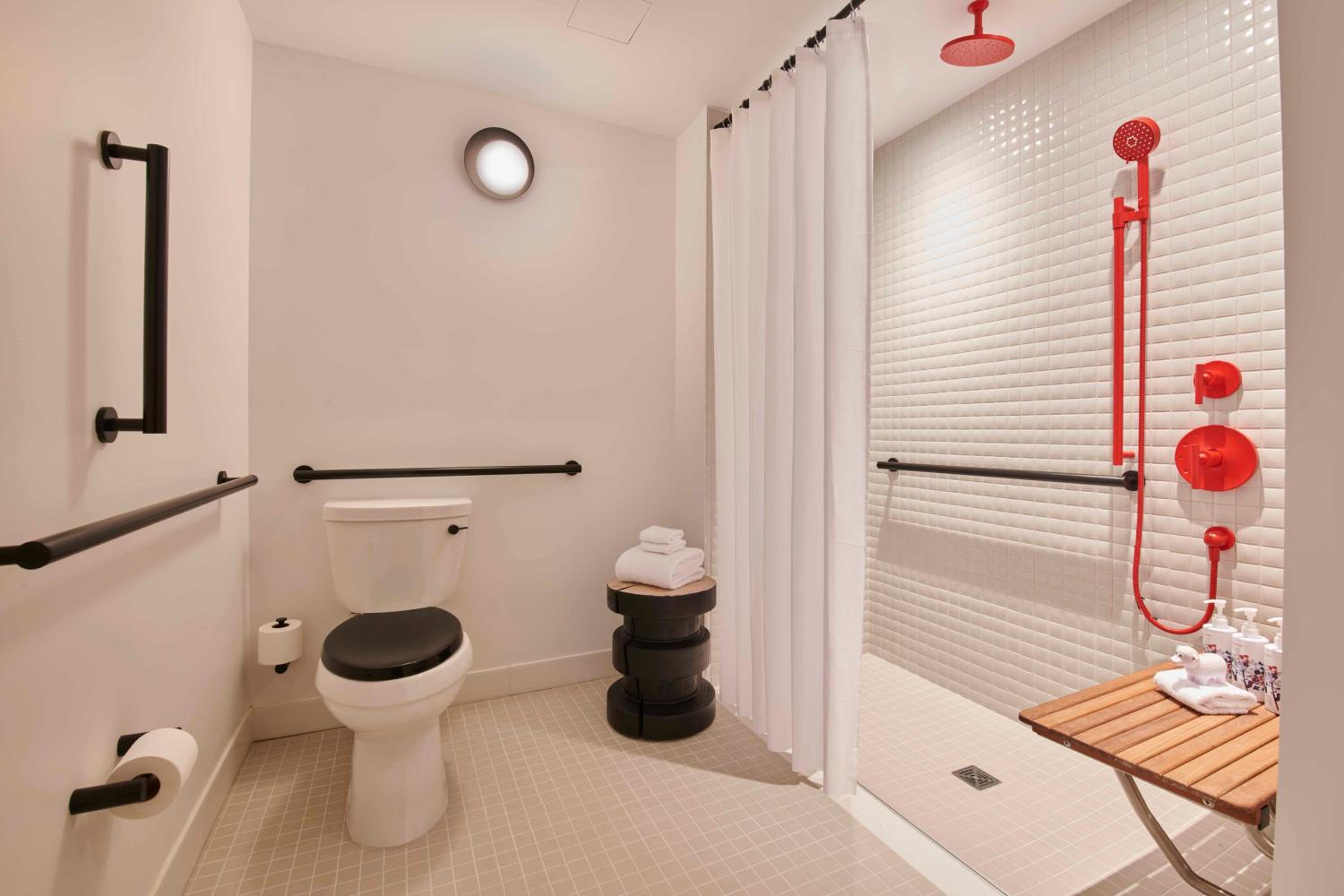 Chamber King Room with One King Bed (Non Smoking) (Accessible)