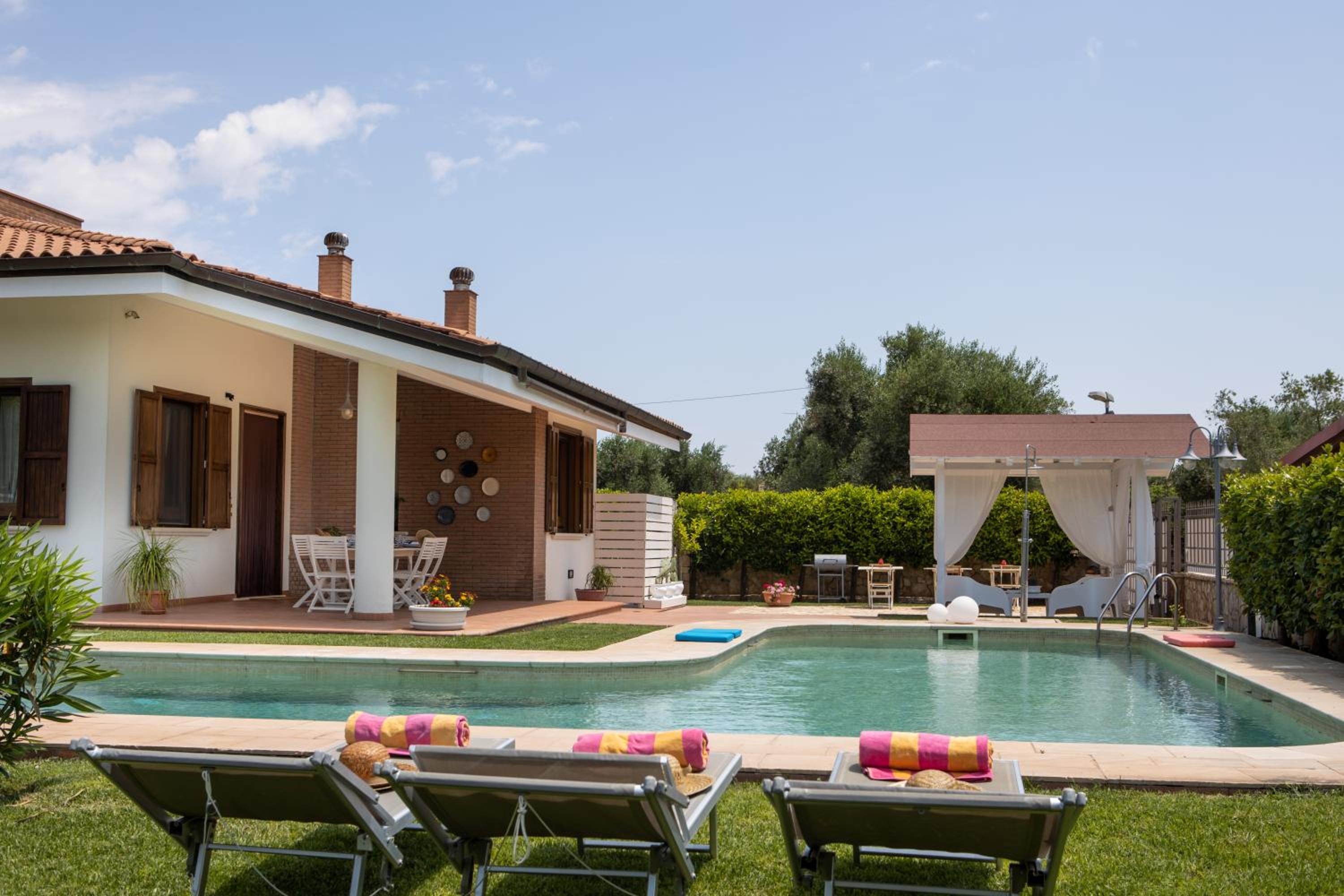 Villa photo 2