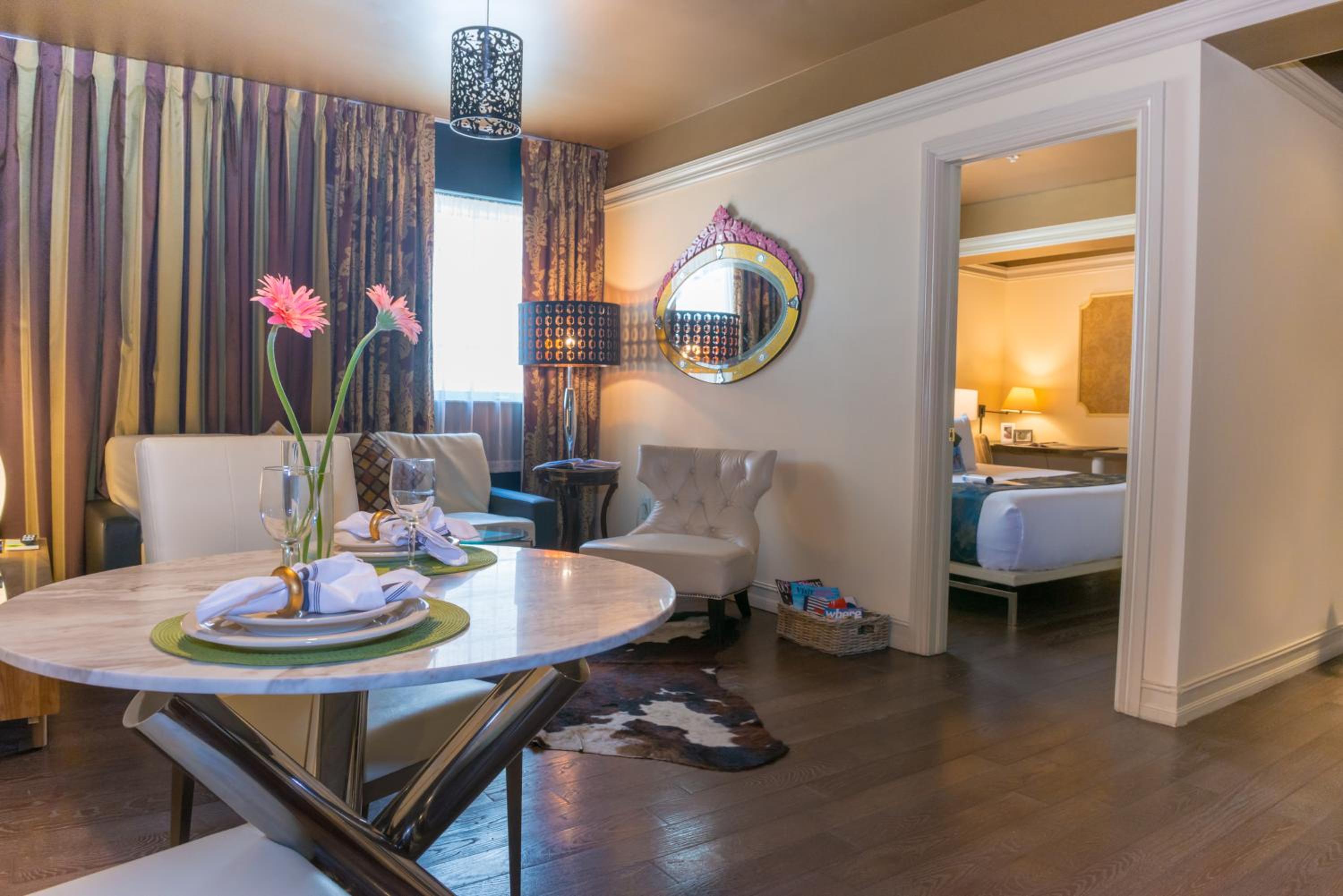 Deluxe One Bedroom Double Queen Suite