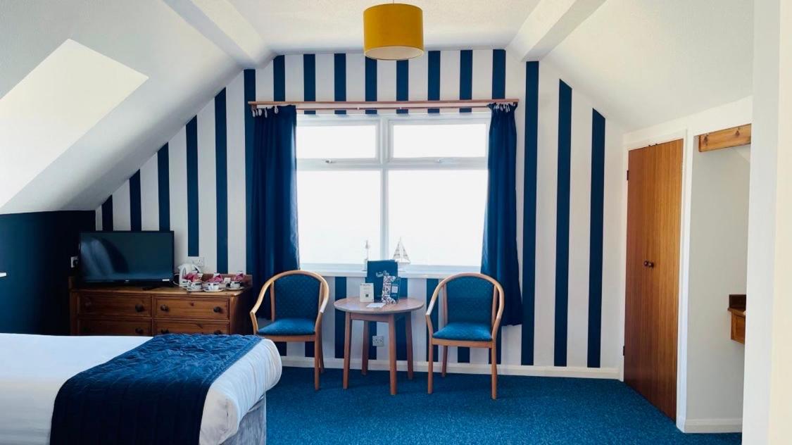 Family Double Room with Partial Sea View photo 1