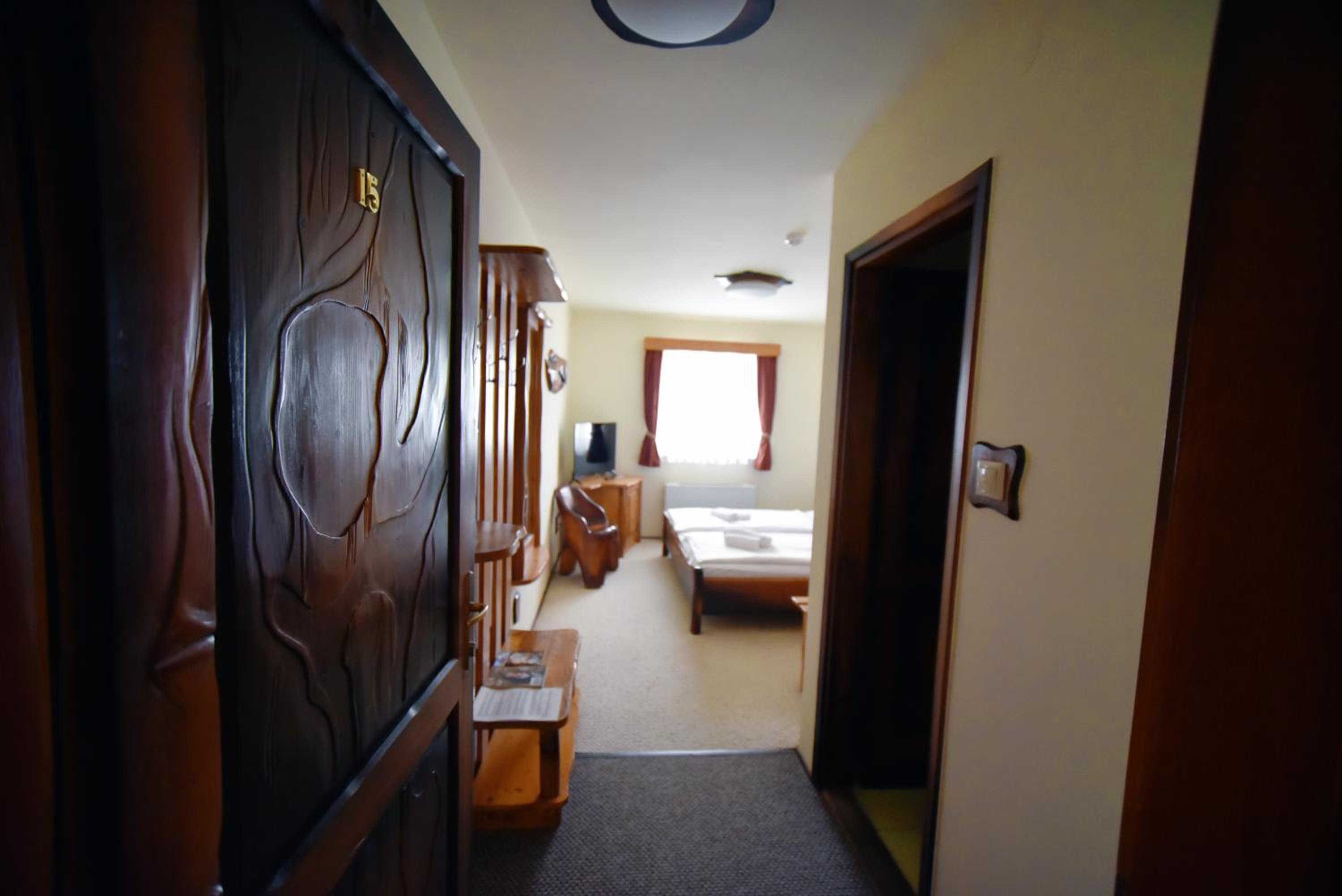 Standard Queen Room