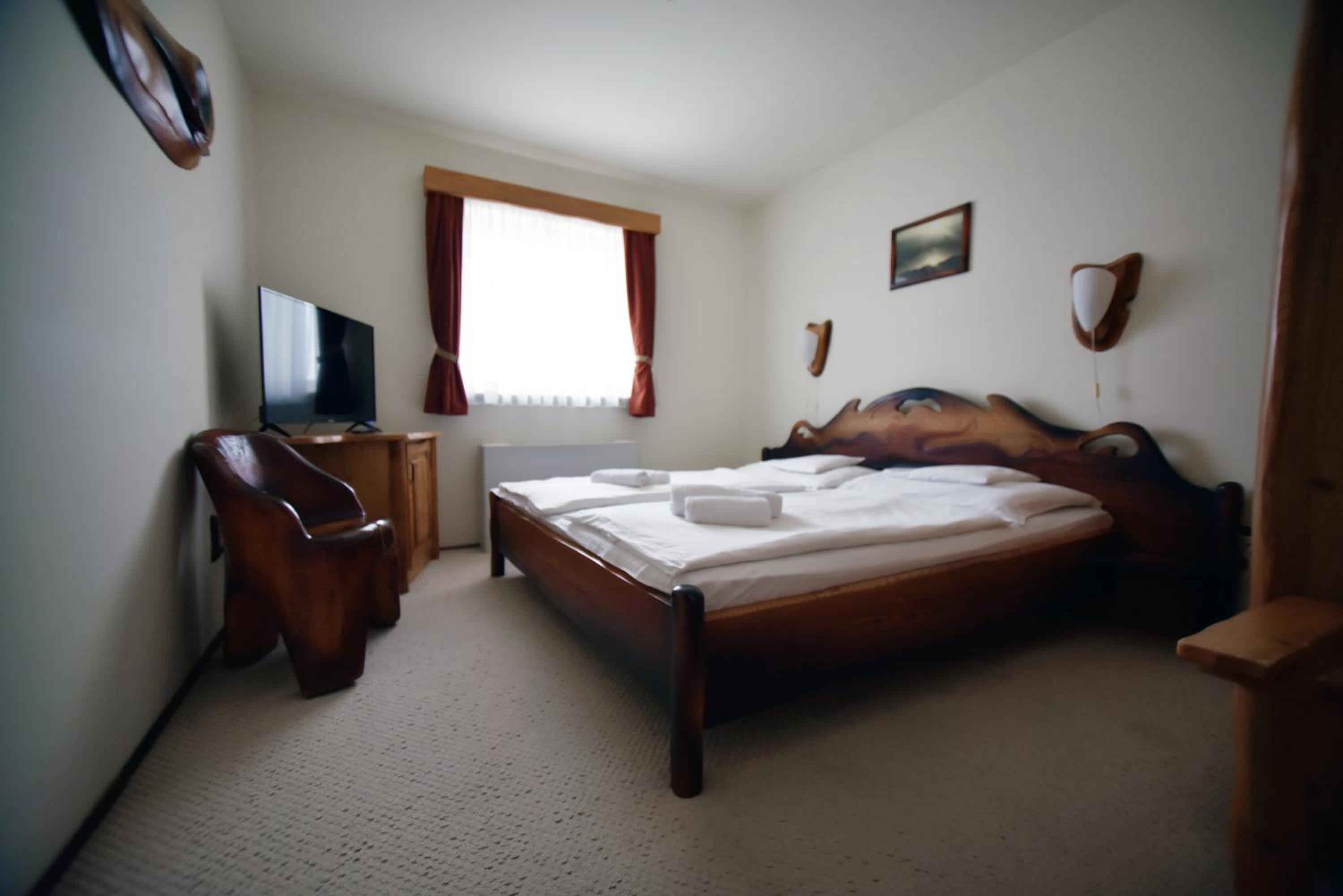 Standard Queen Room