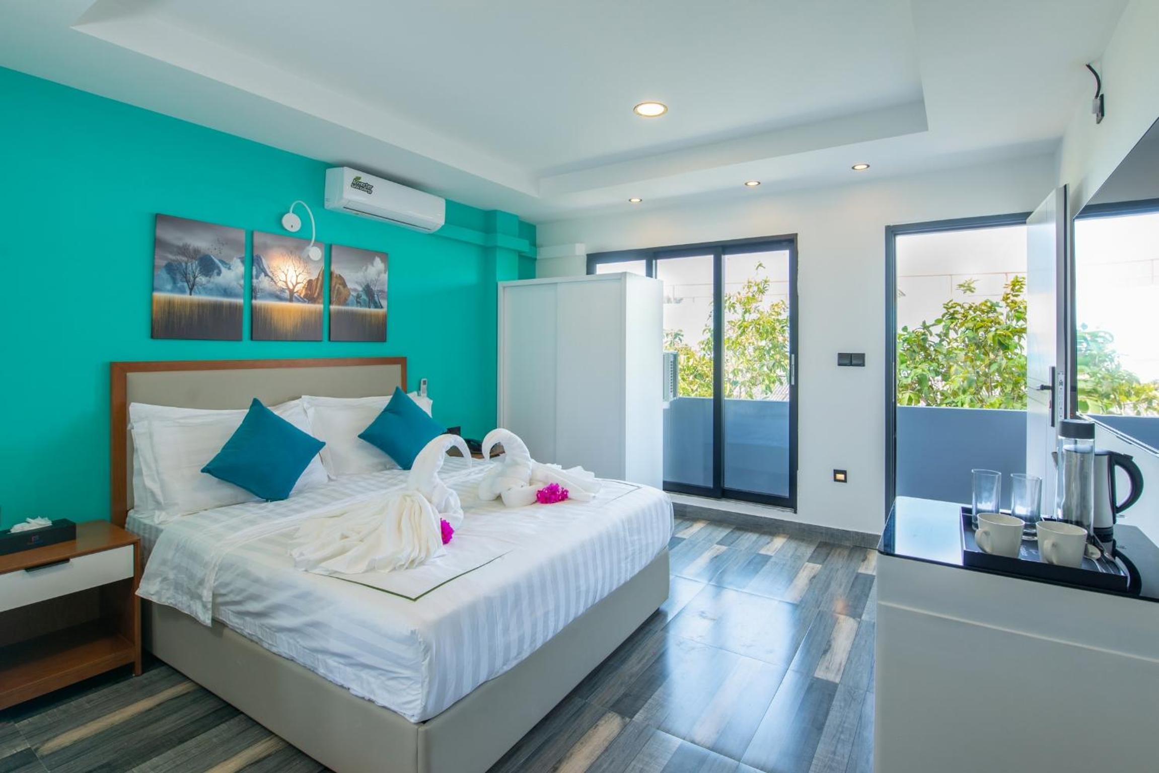 Double Room with Balcony - Photo 1