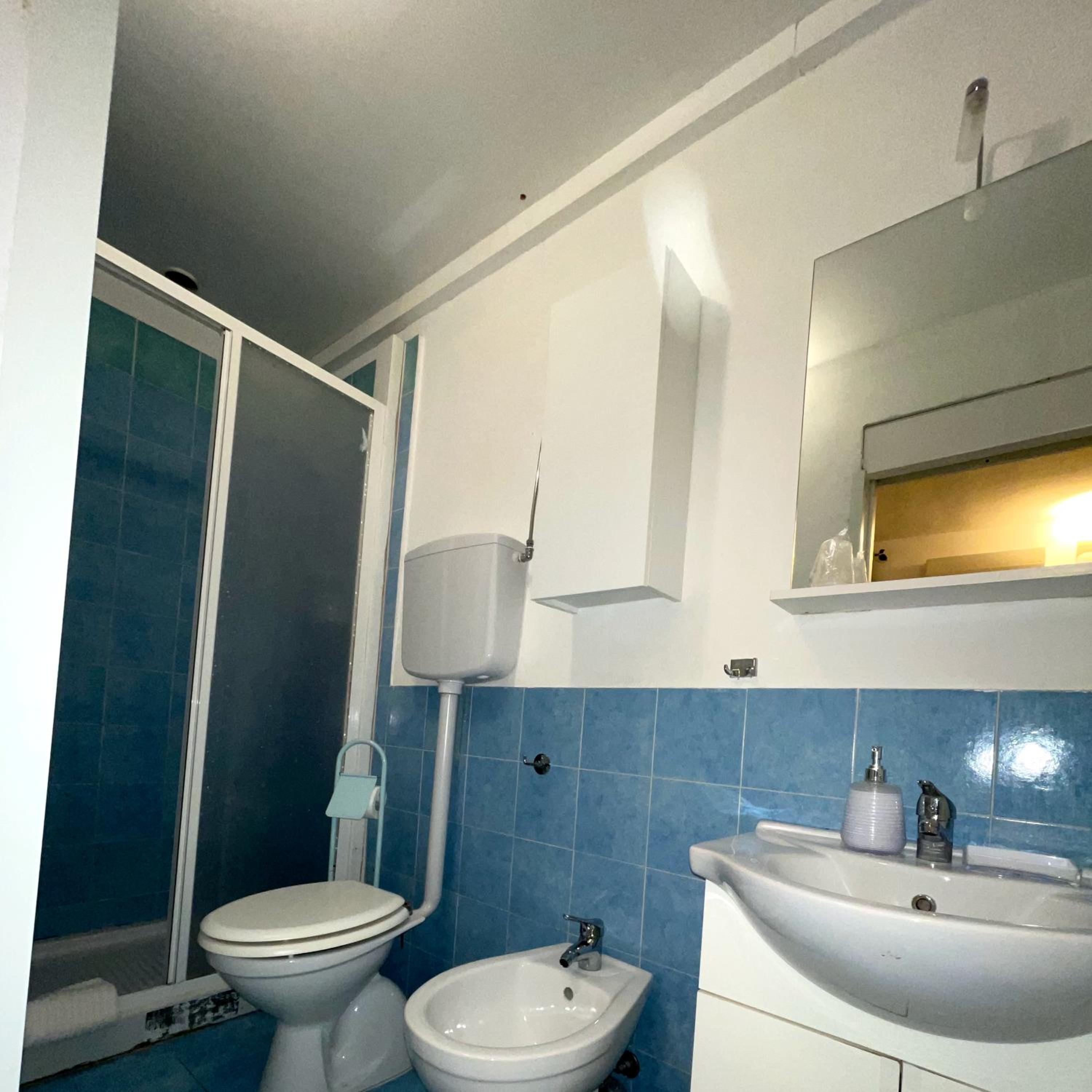 Single Room with Private Bathroom photo 3