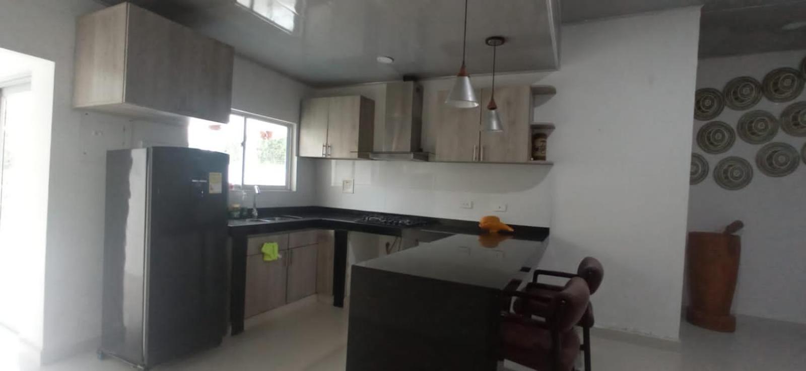 Five-Bedroom House photo 2