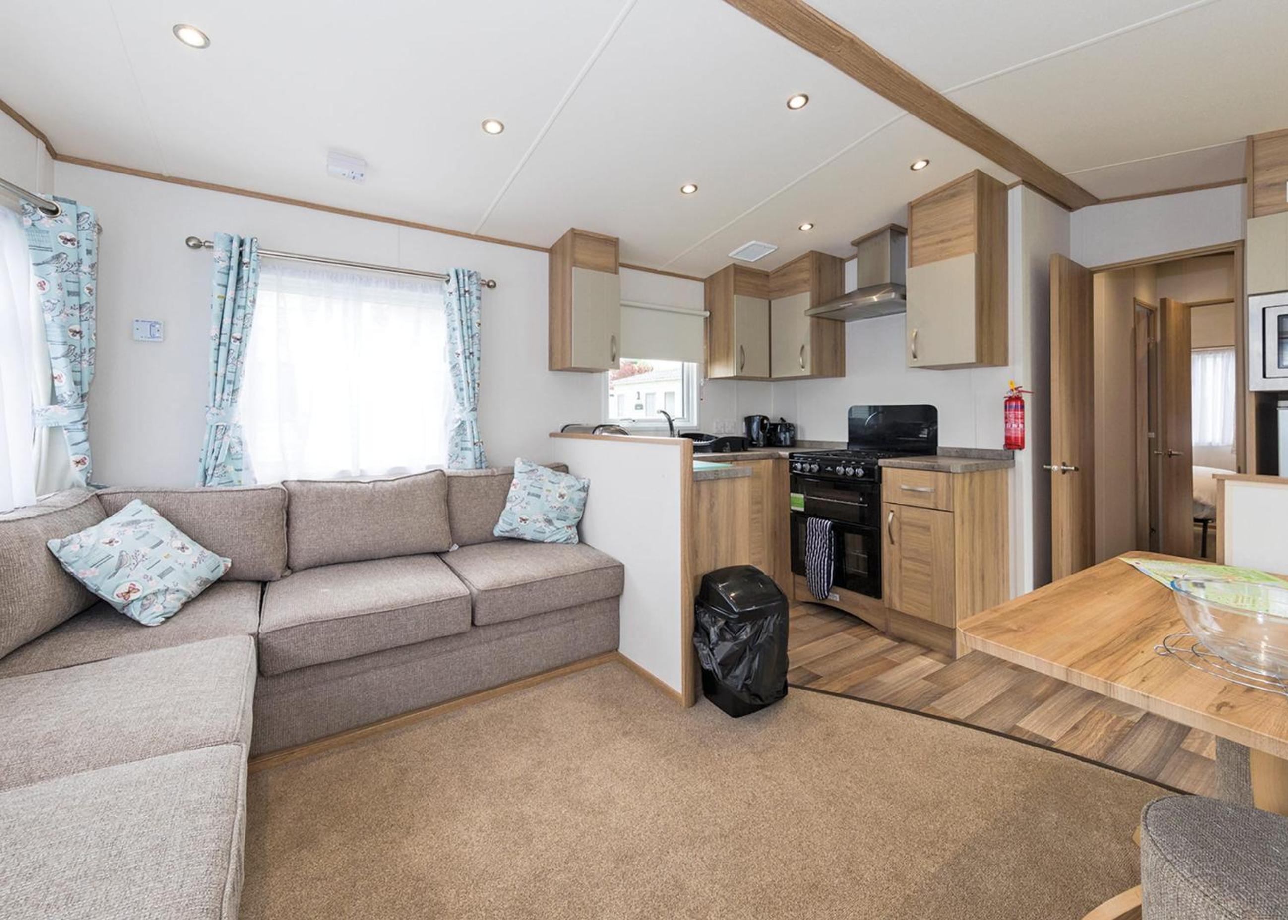 Mobile Home 7 photo 2