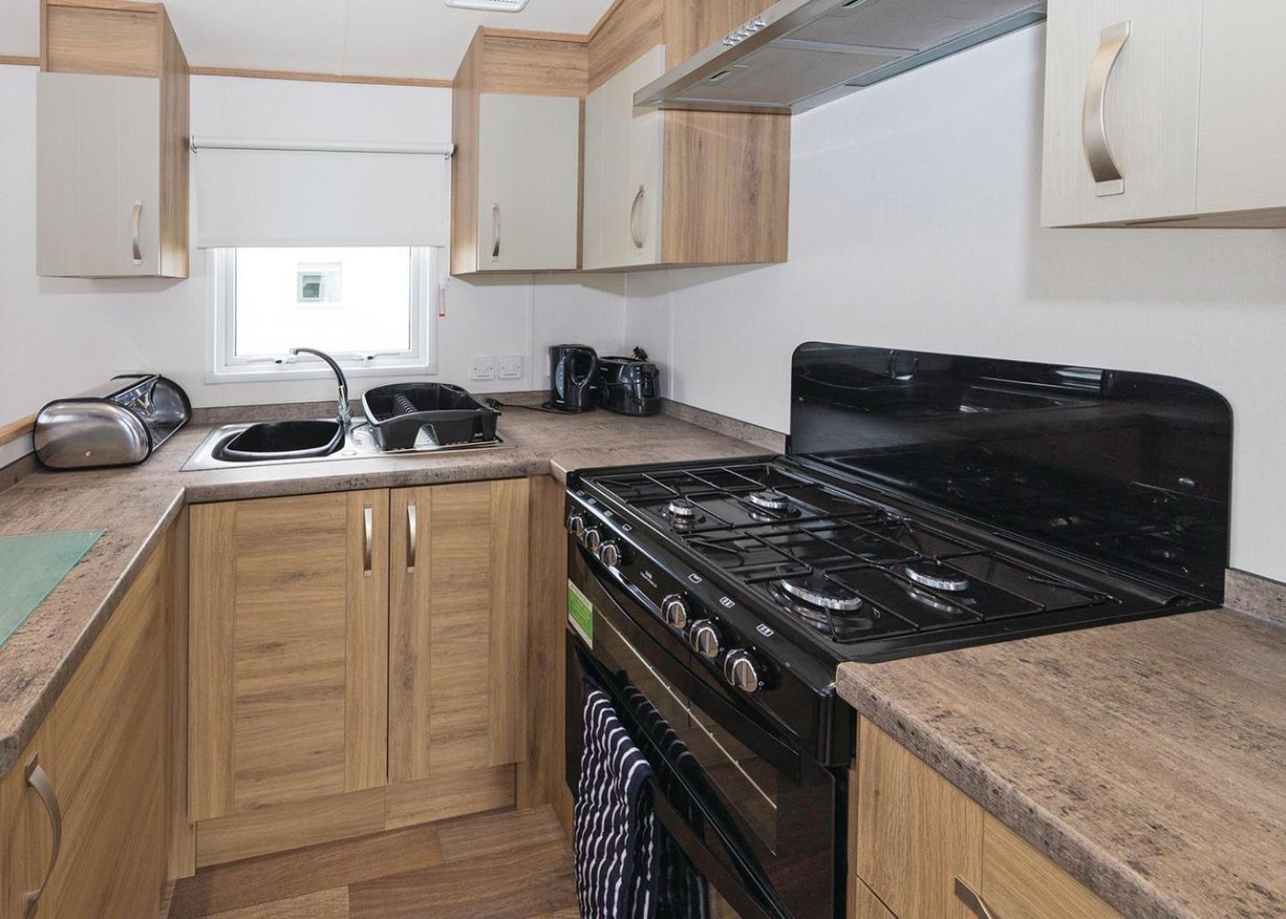 Mobile Home 7 photo 3