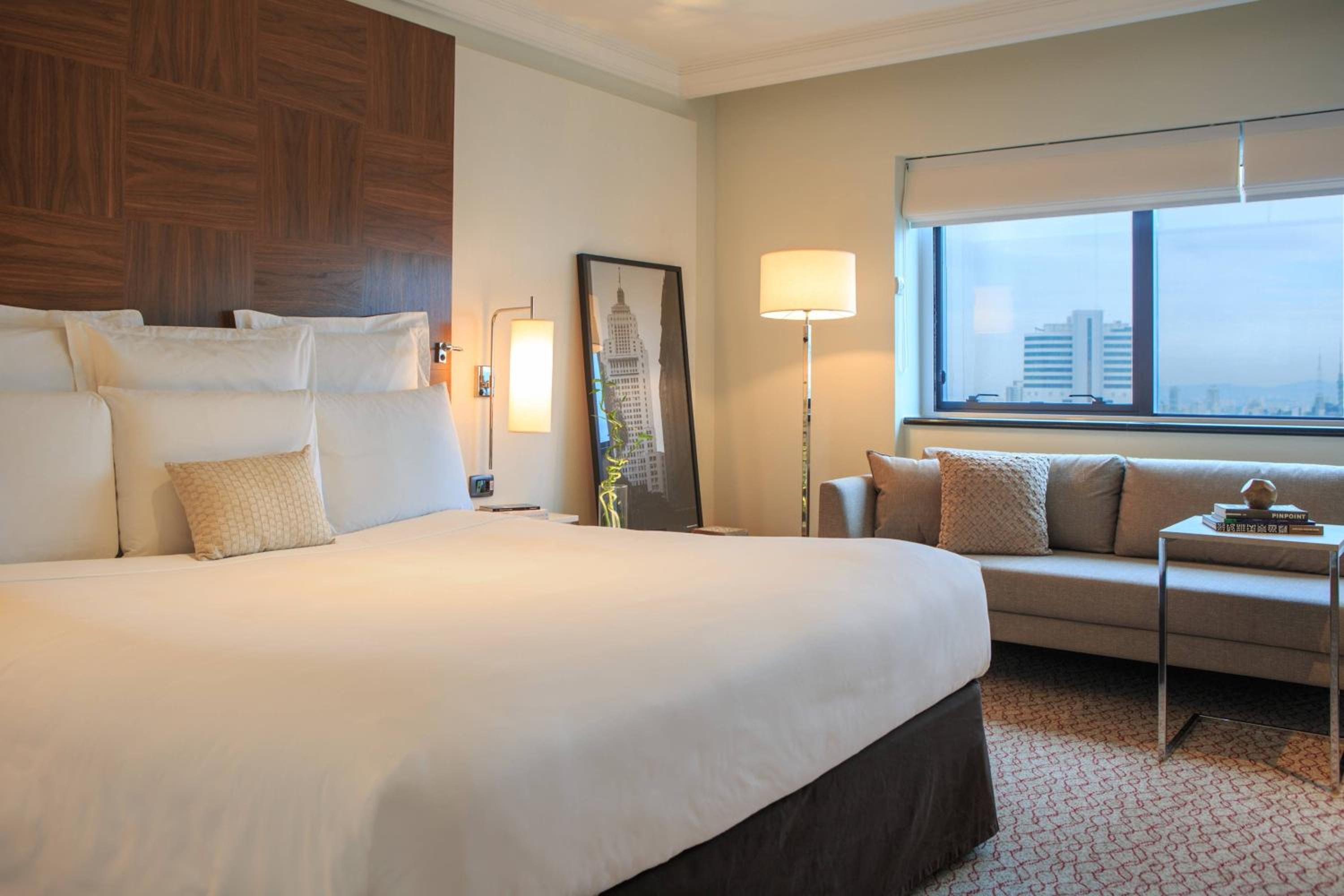 Club Room with City View