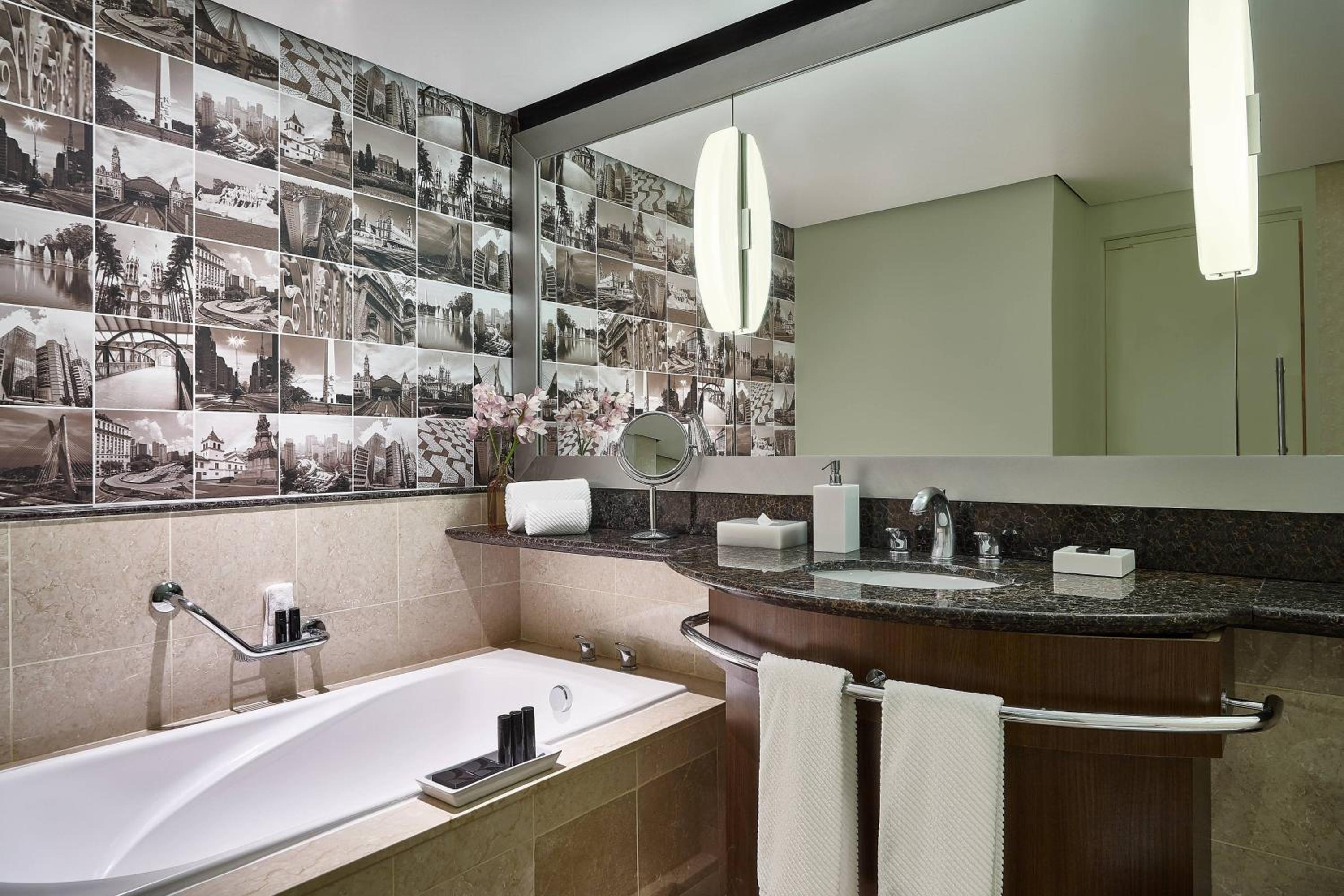 Club level, Guest room, Double, City view
