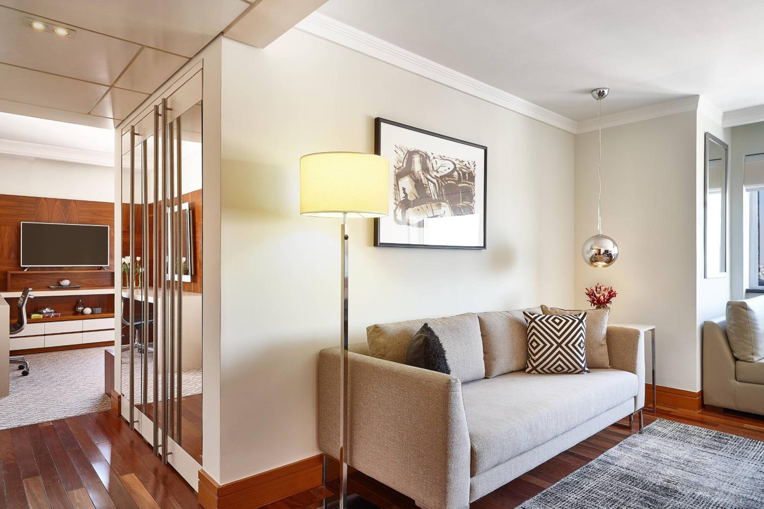 Vinoy Suite, Club level, Junior Suite, 1 King, City view thumbnail 6