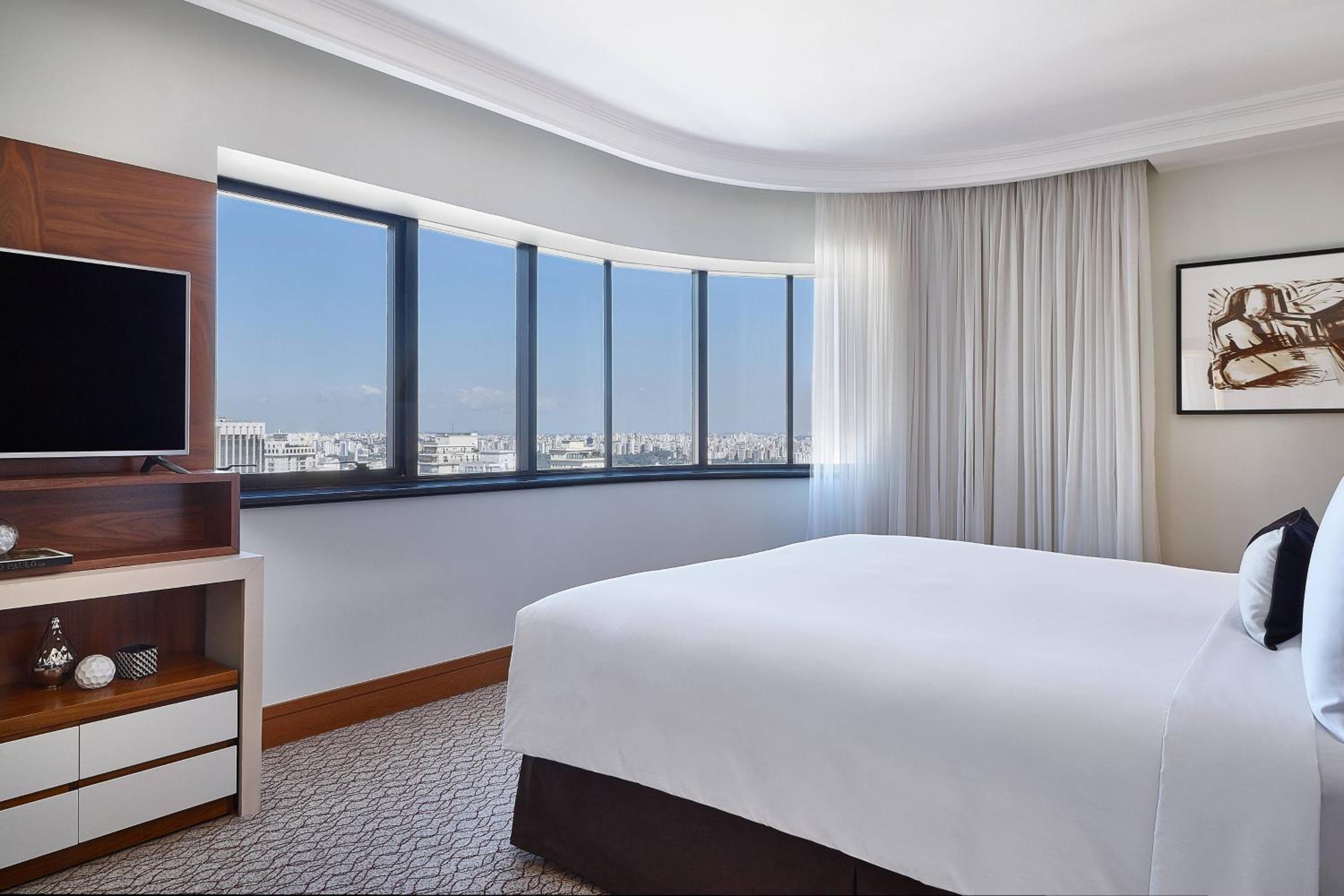 Vinoy Suite, Club level, Junior Suite, 1 King, City view