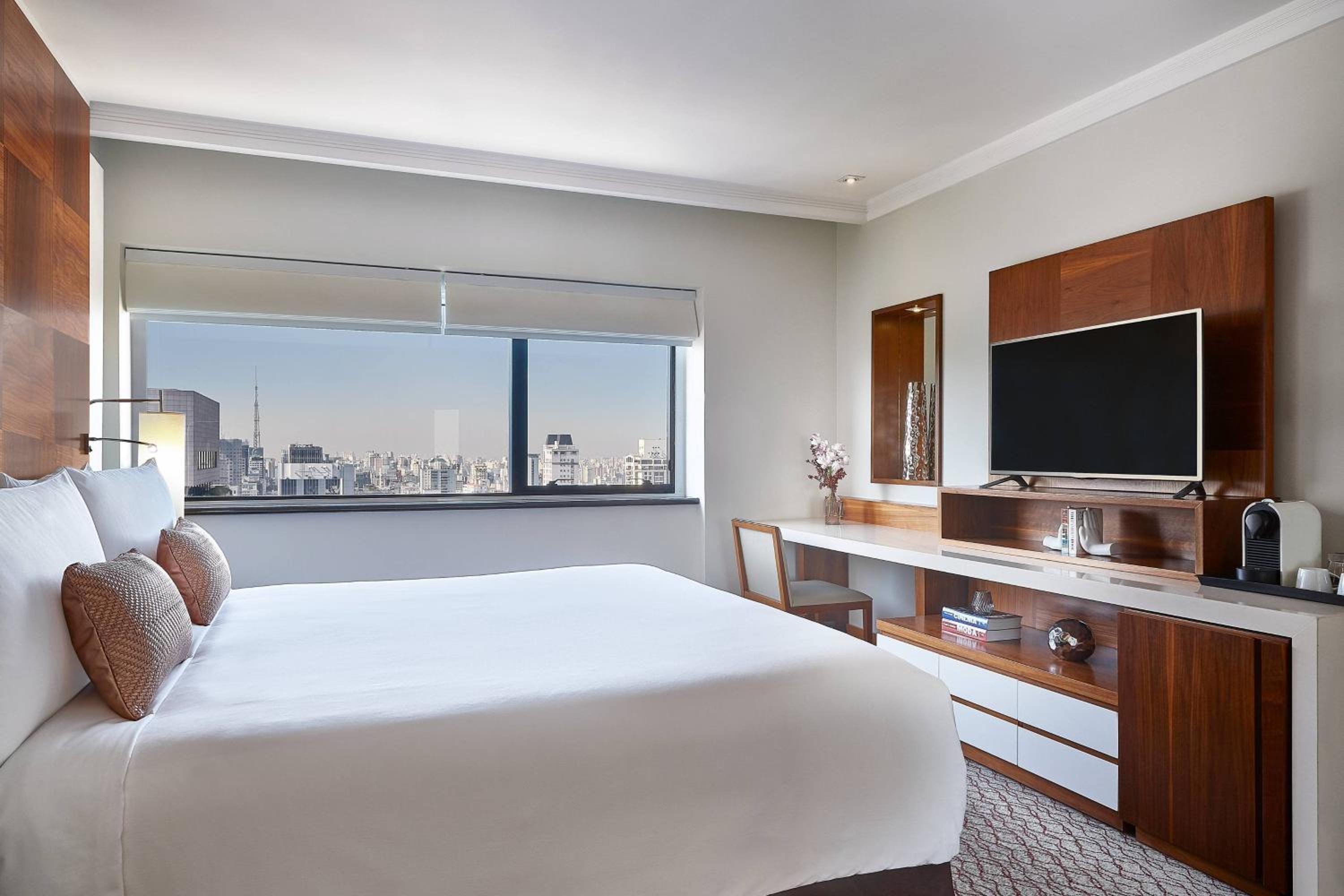 Stanford Suite, Club level, 1 Bedroom Executive Suite thumbnail 5