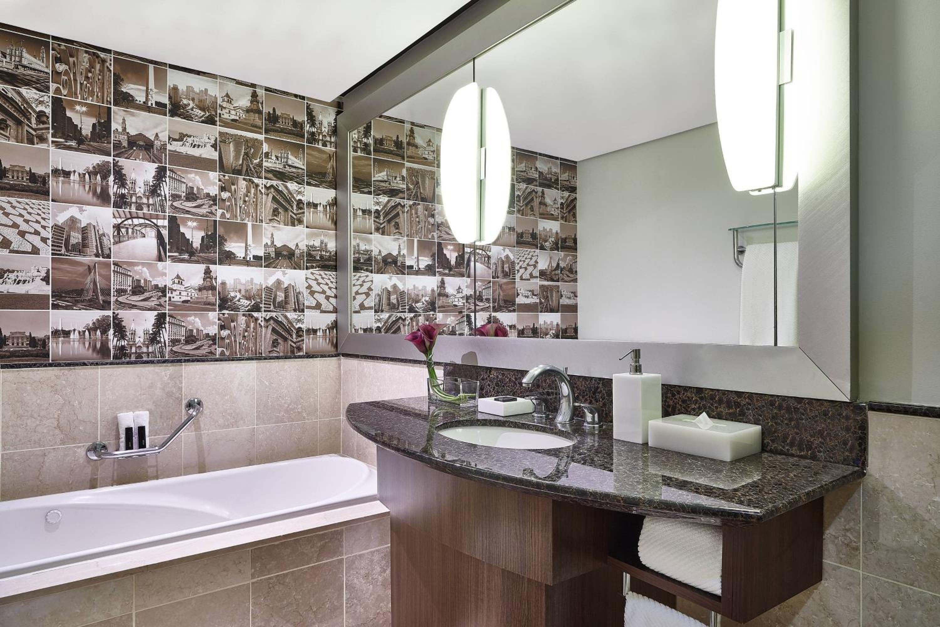 Vinoy Suite, Club level, Junior Suite, 1 King, City view thumbnail 5