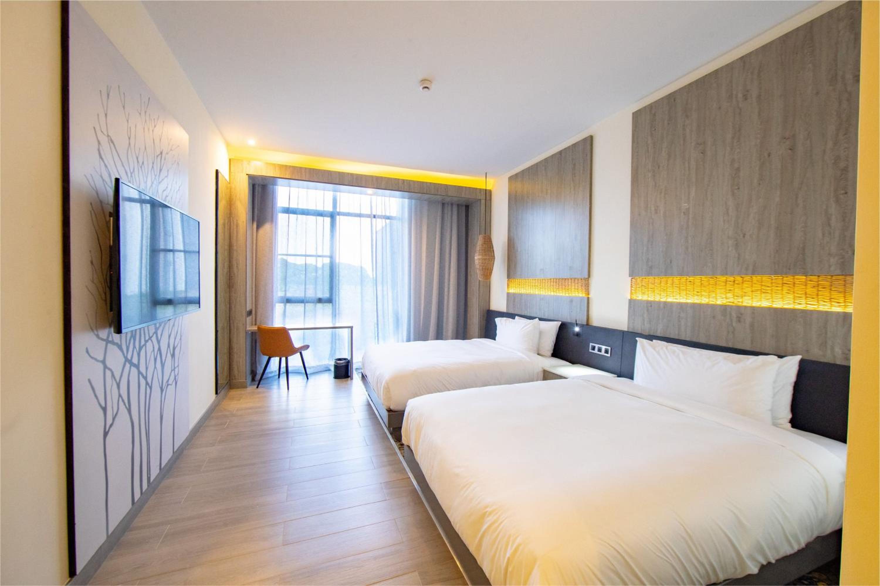 Deluxe Queen Room with Two Queen Beds - Photo 3