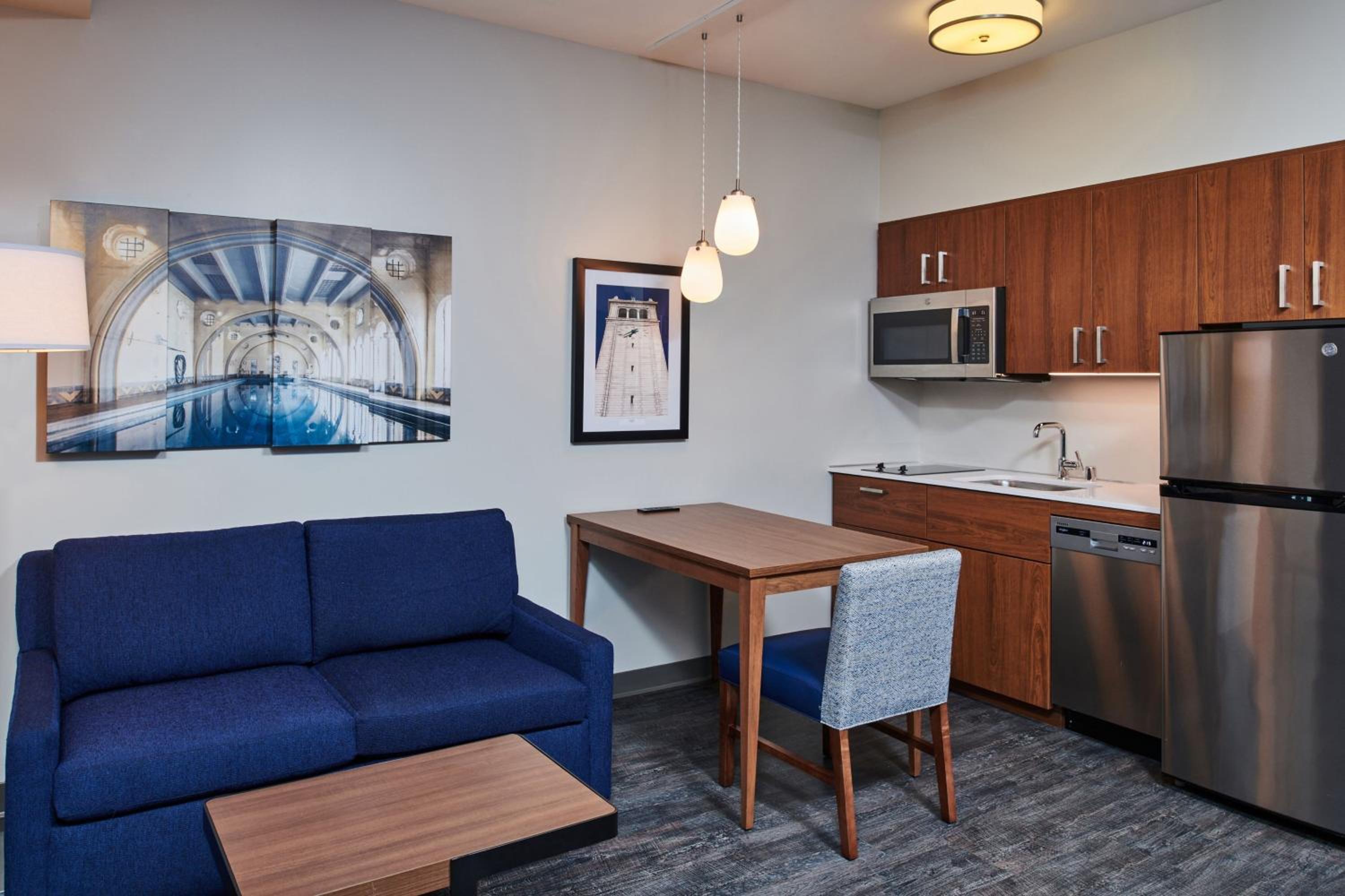 1 Bedroom Suite with 1 King Bed, Sofa bed, Bay View - Photo 2